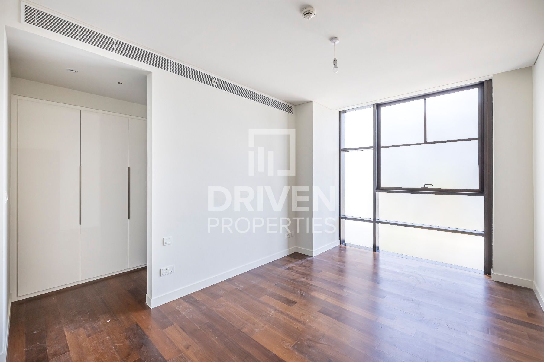 Stunning and Bright Maids Room Boulevard View