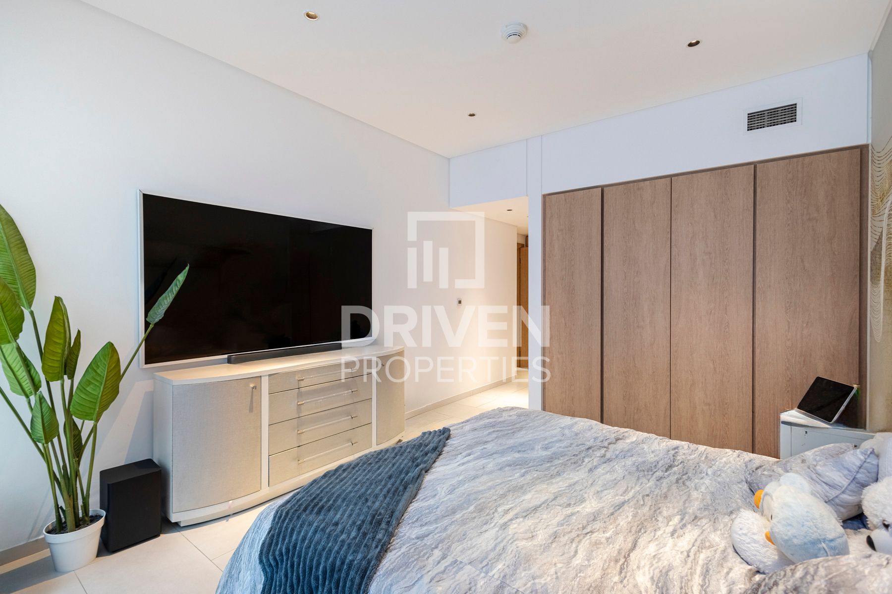 Burj Khalifa View Vacant Fully Furnished