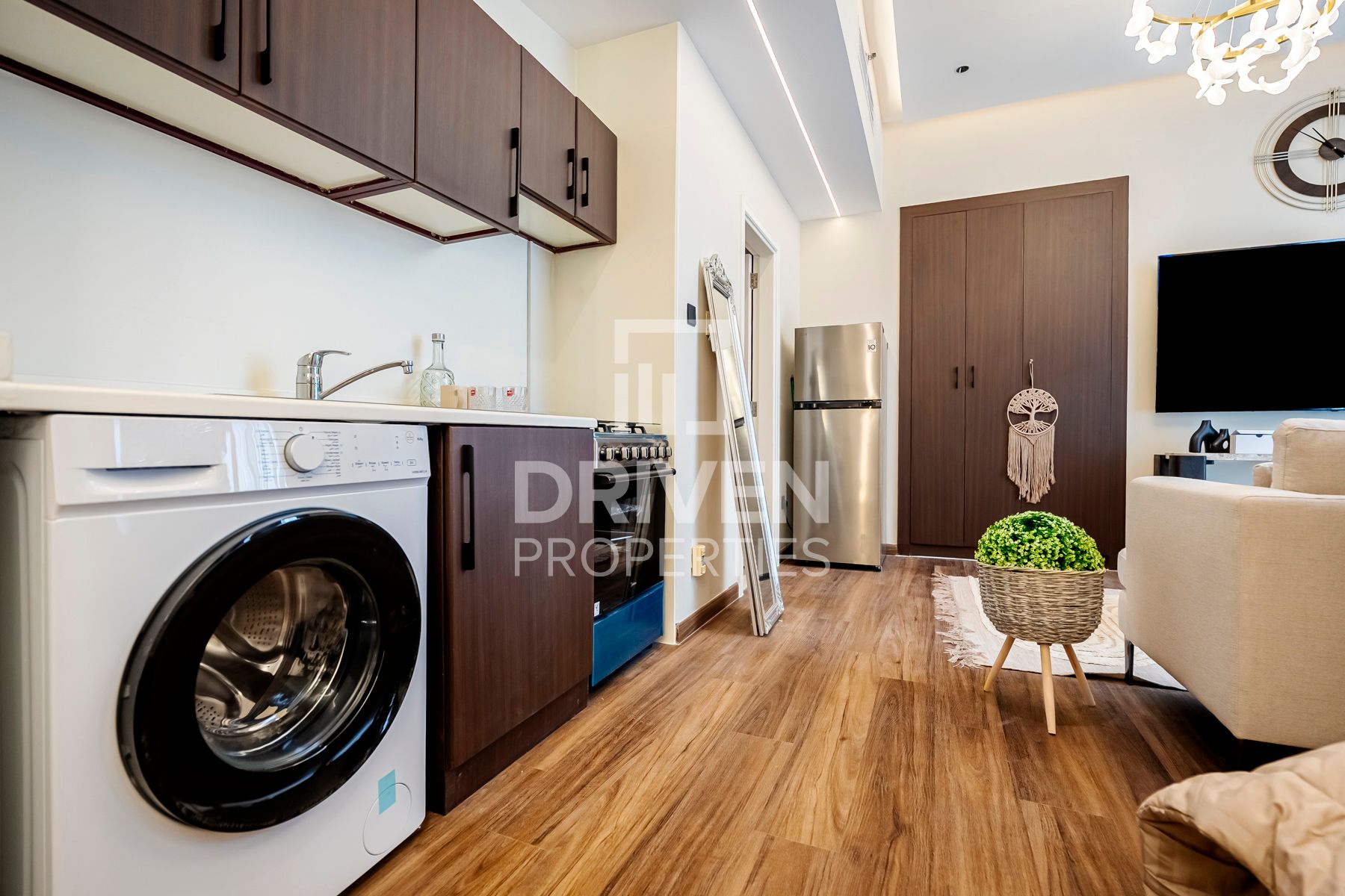 Stylish Studio with Balcony Desirable Location