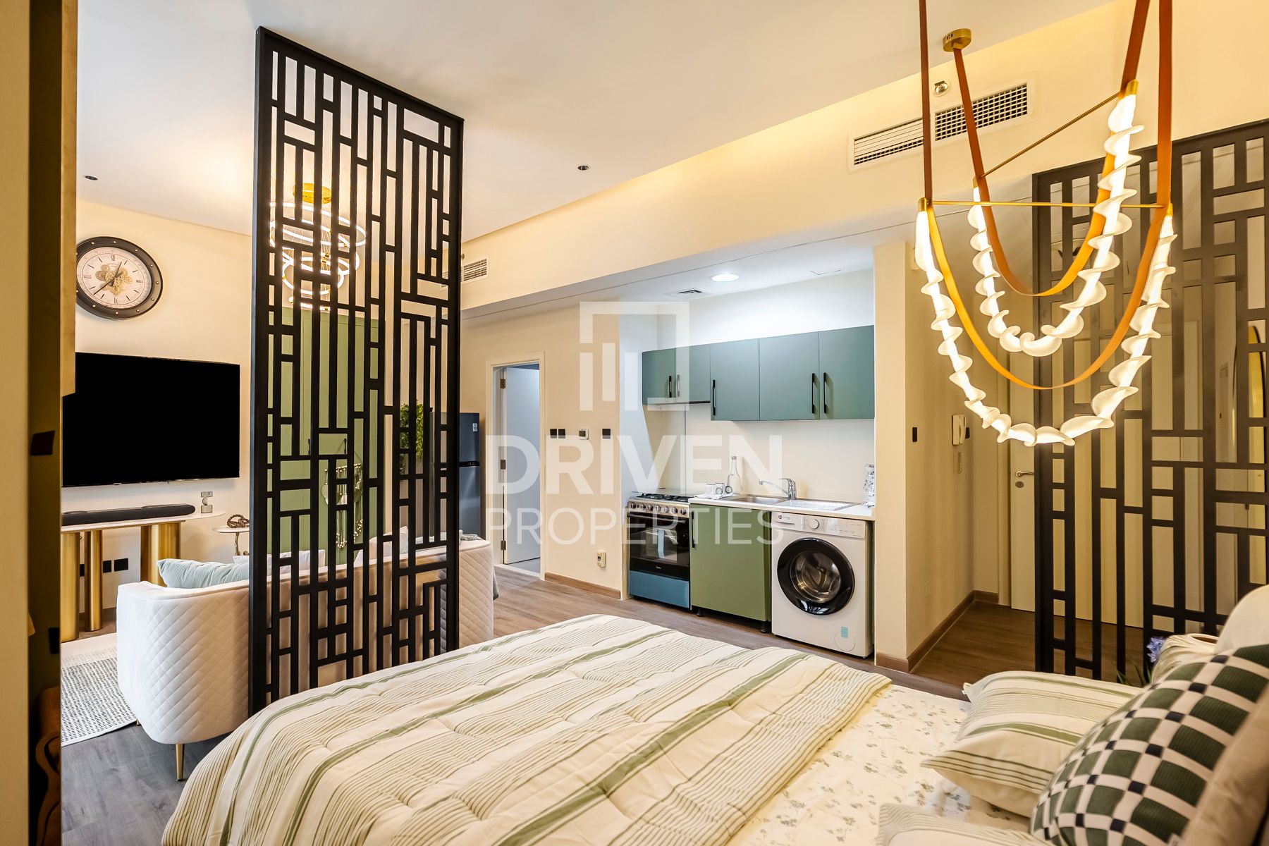 Modern Studio Stunning Burj Khalifa Vista