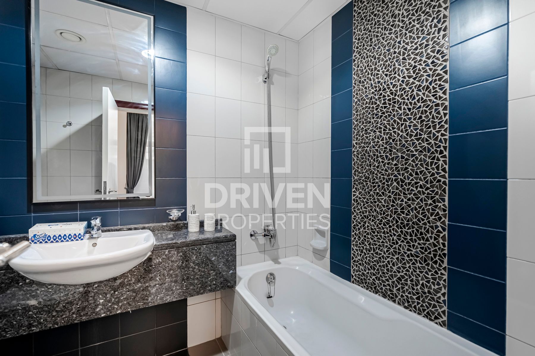 Modern Studio Stunning Burj Khalifa Vista