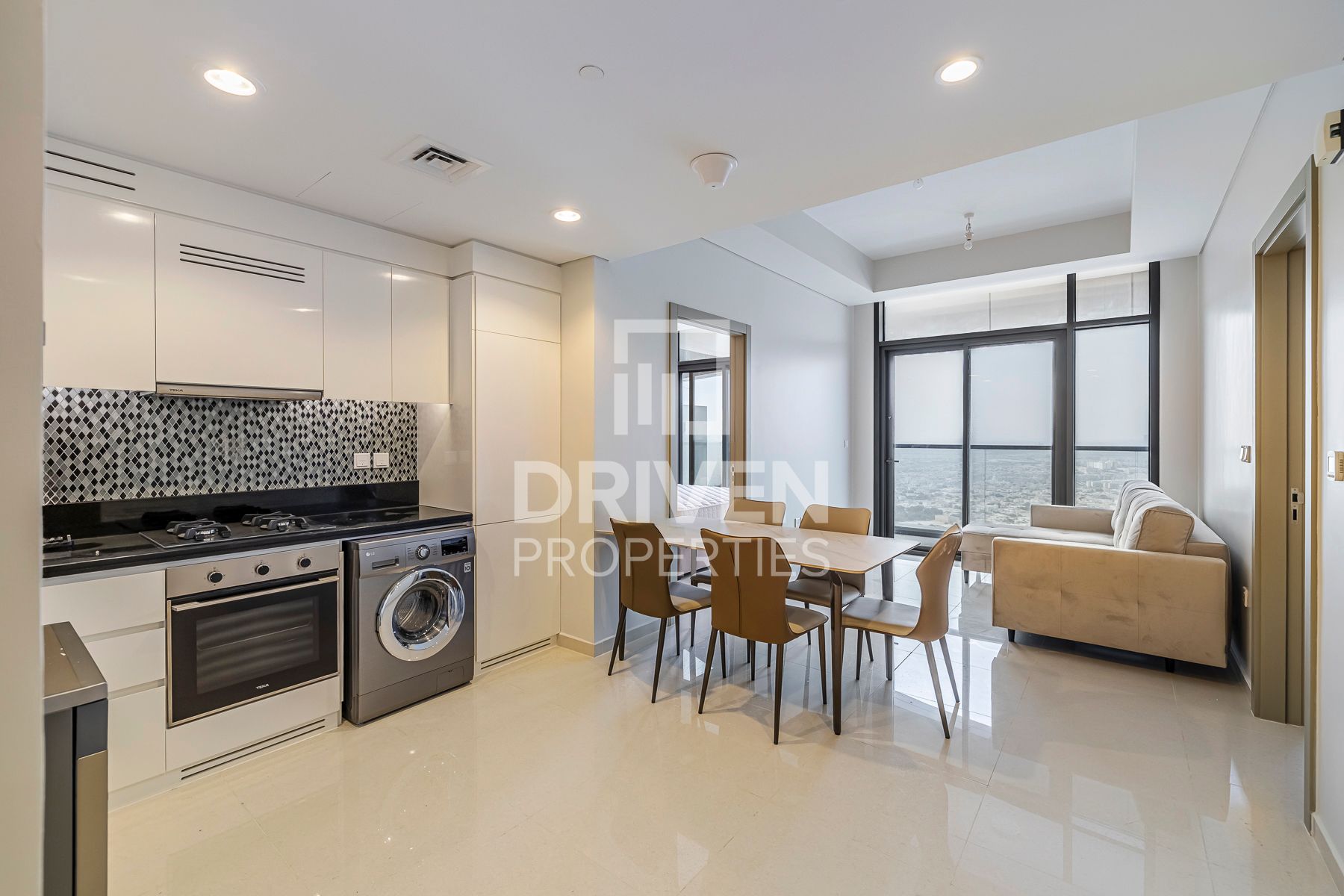 High Floor Fully Furnished Cozy Unit