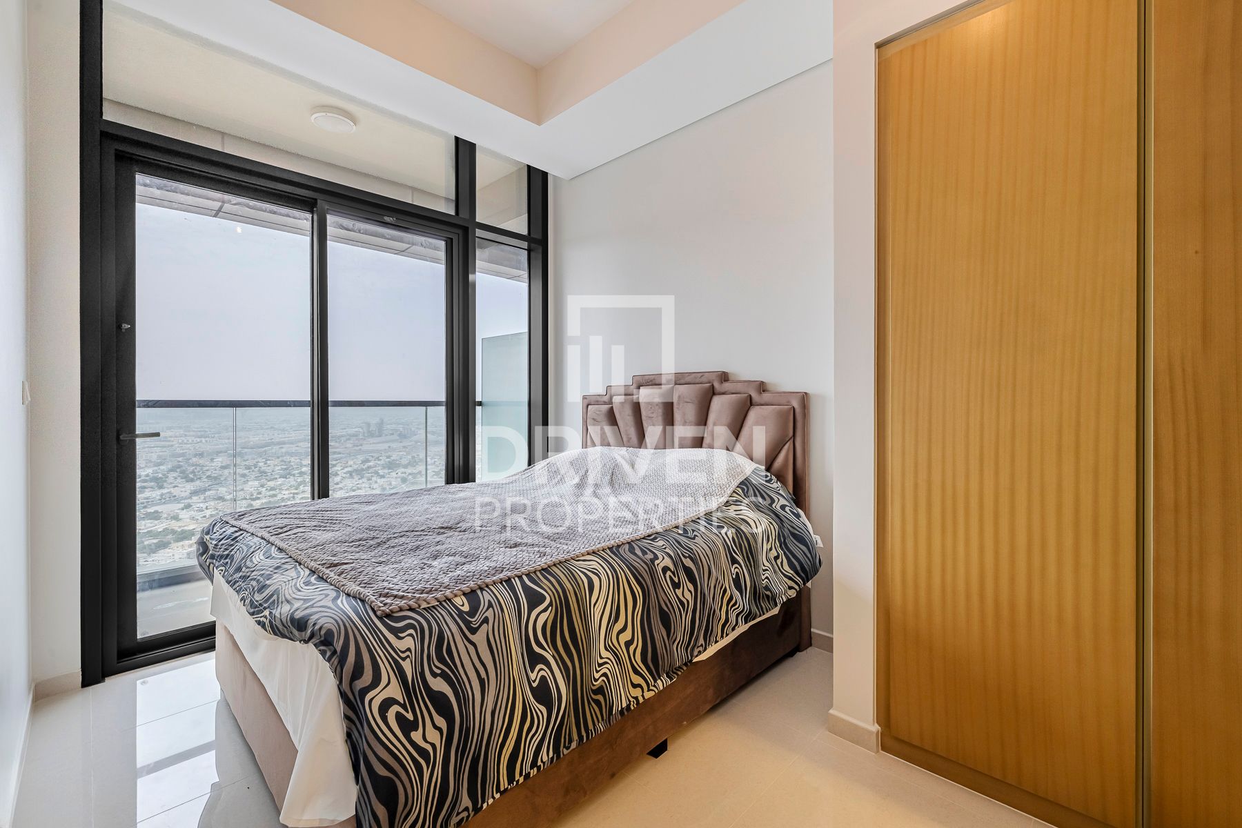 High Floor Fully Furnished Cozy Unit