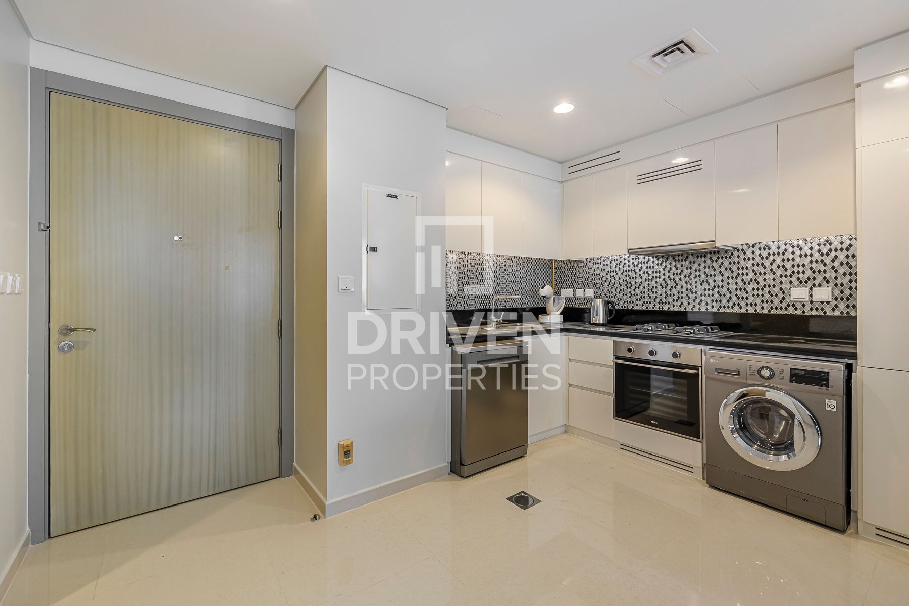 High Floor Fully Furnished Cozy Unit