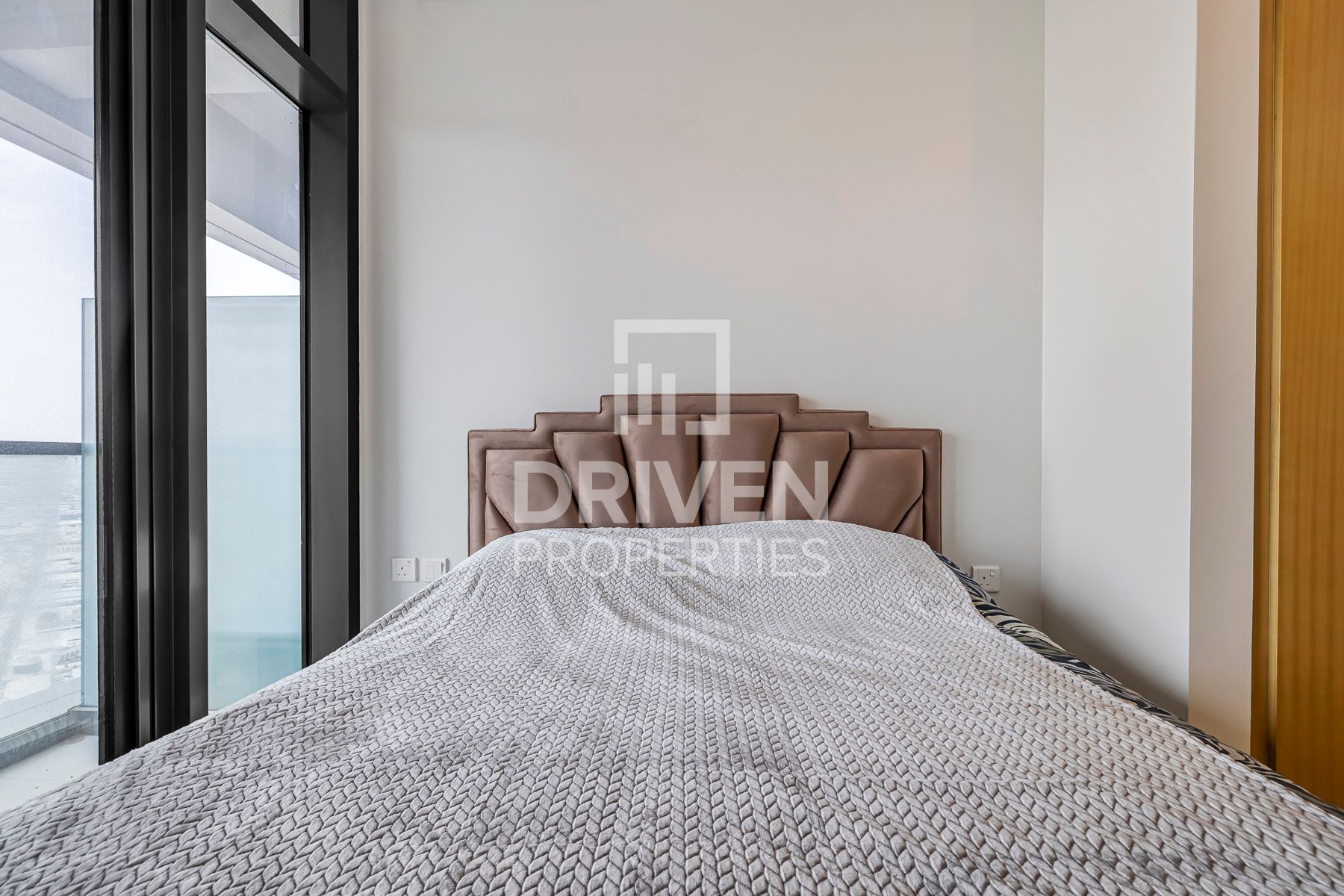 High Floor Fully Furnished Cozy Unit