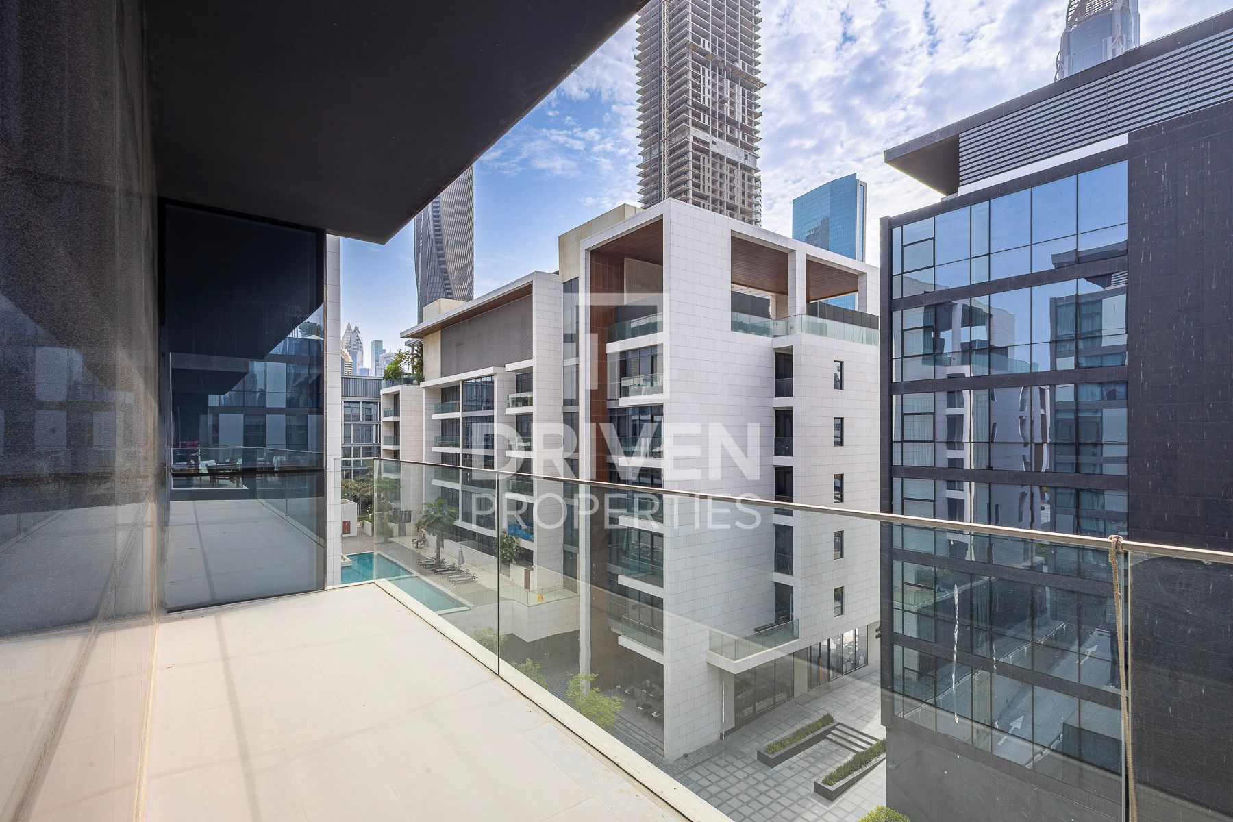 Ready to move in Great Location High Floor