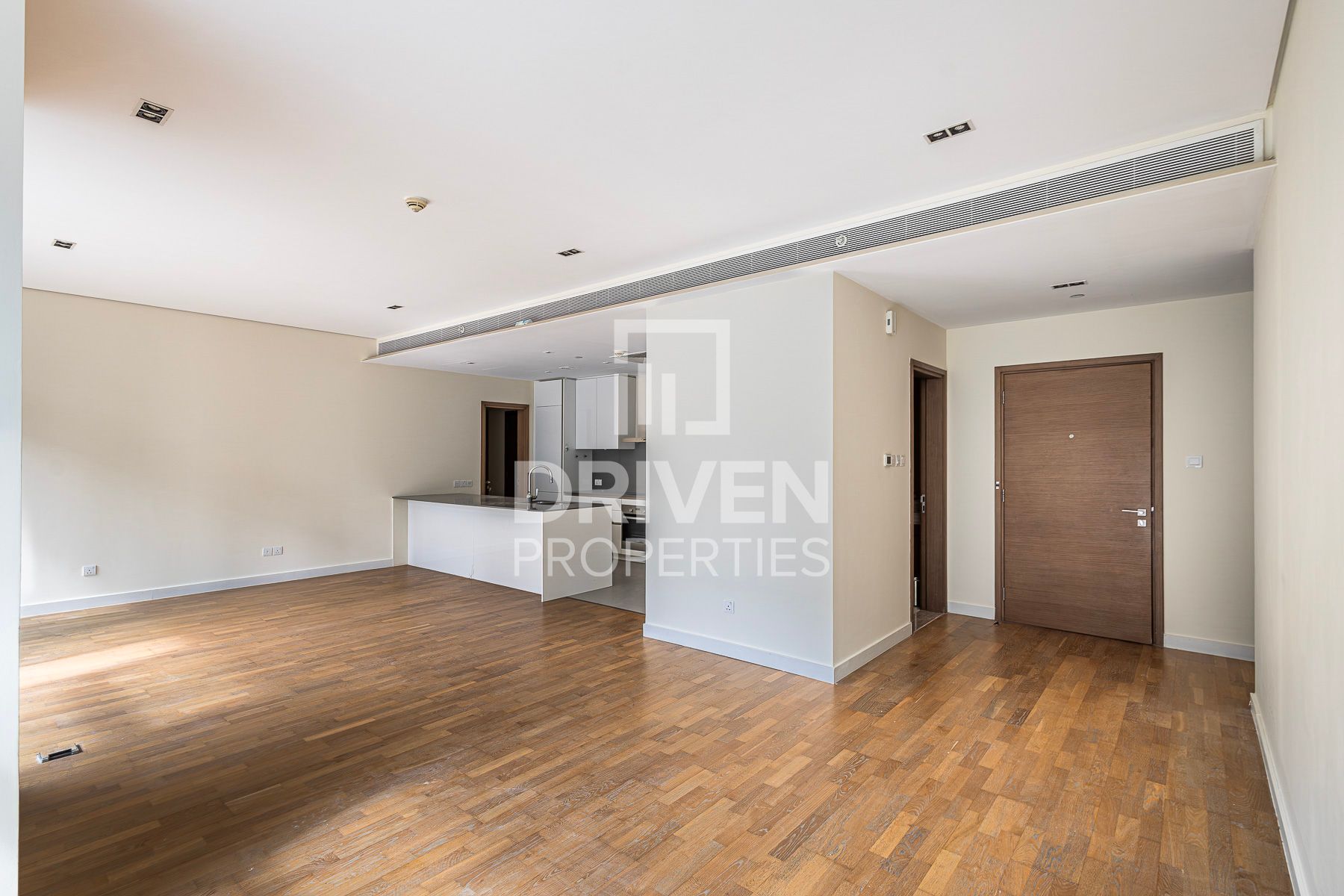 Ready to move in Great Location High Floor