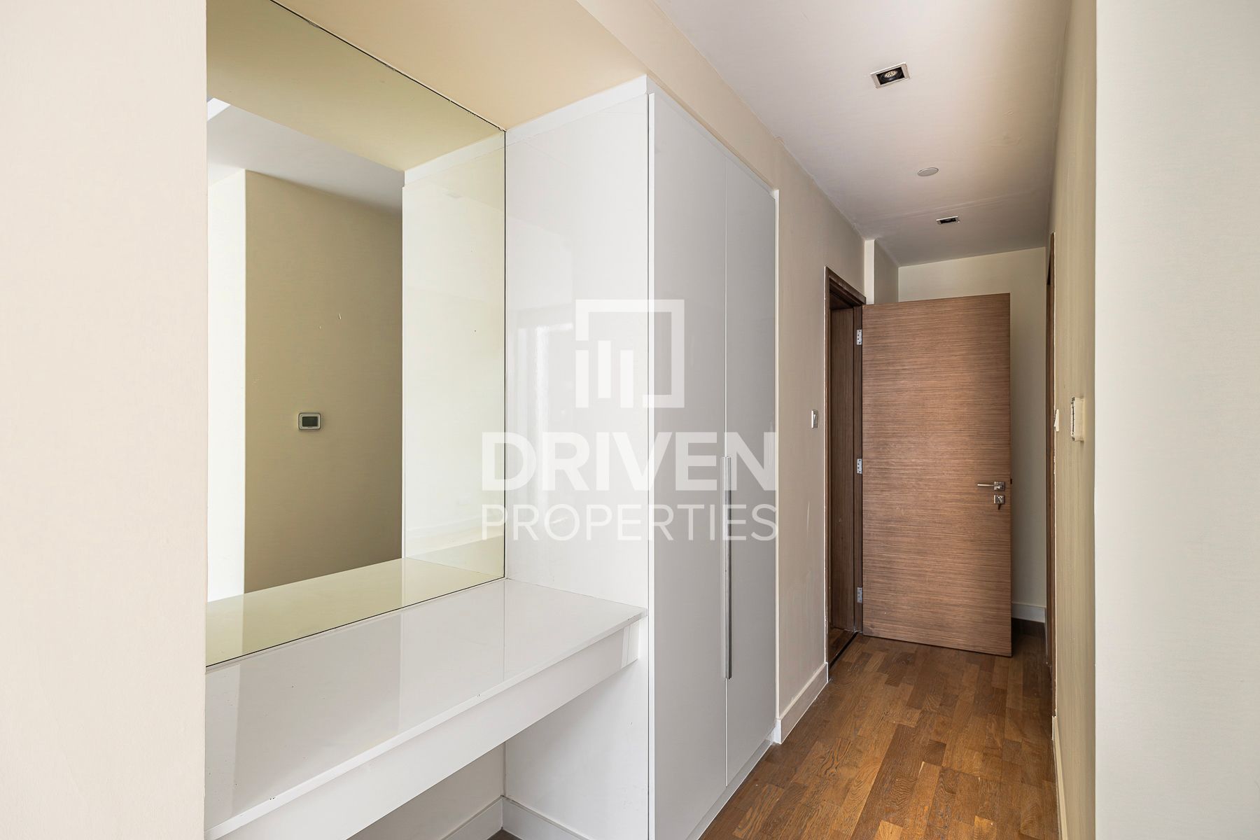 Ready to move in Great Location High Floor