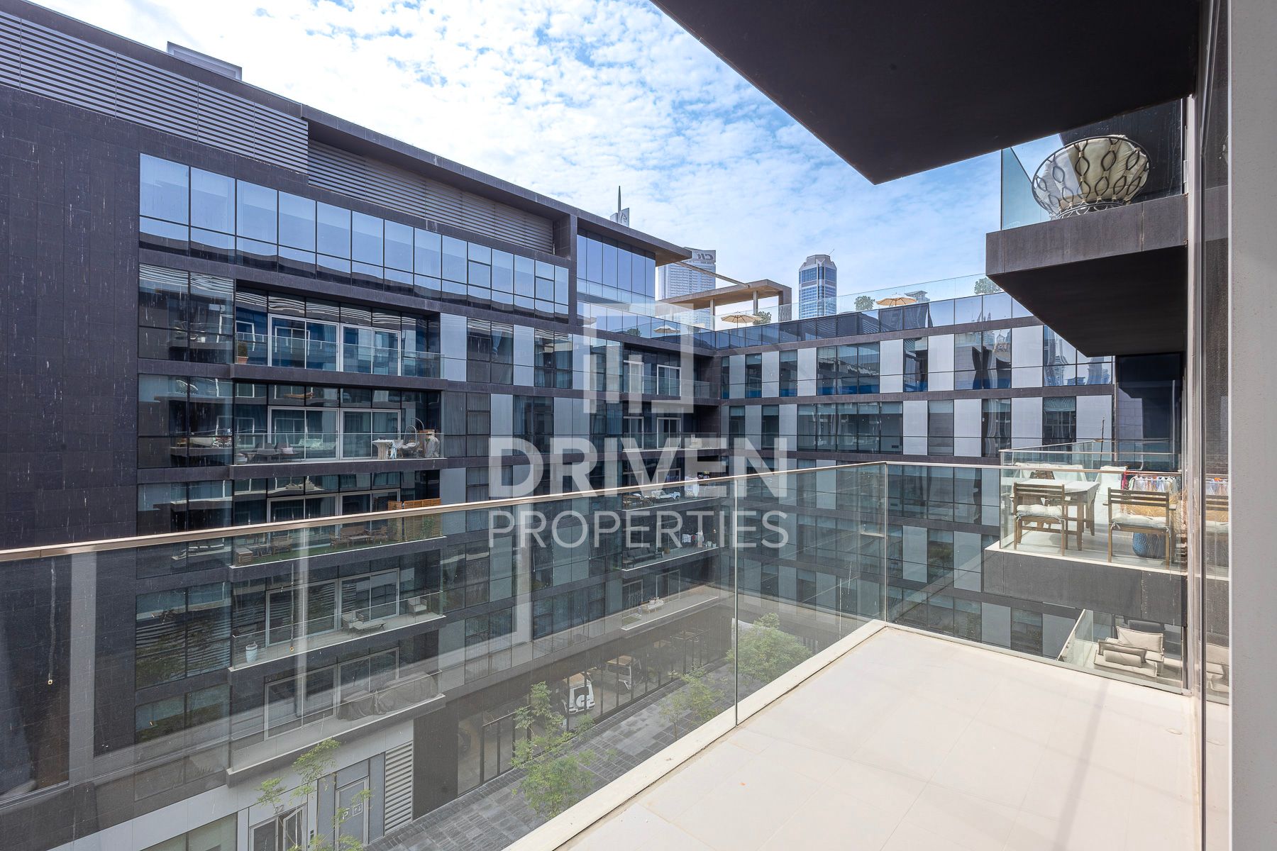 Ready to move in Great Location High Floor