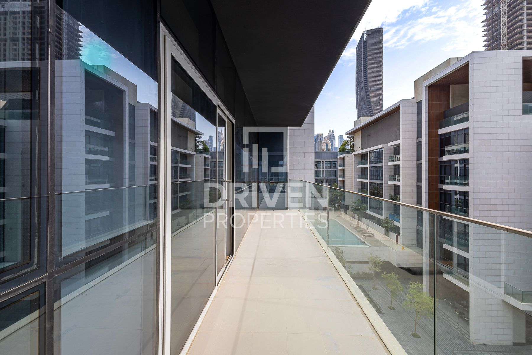 Ready to move in Great Location High Floor