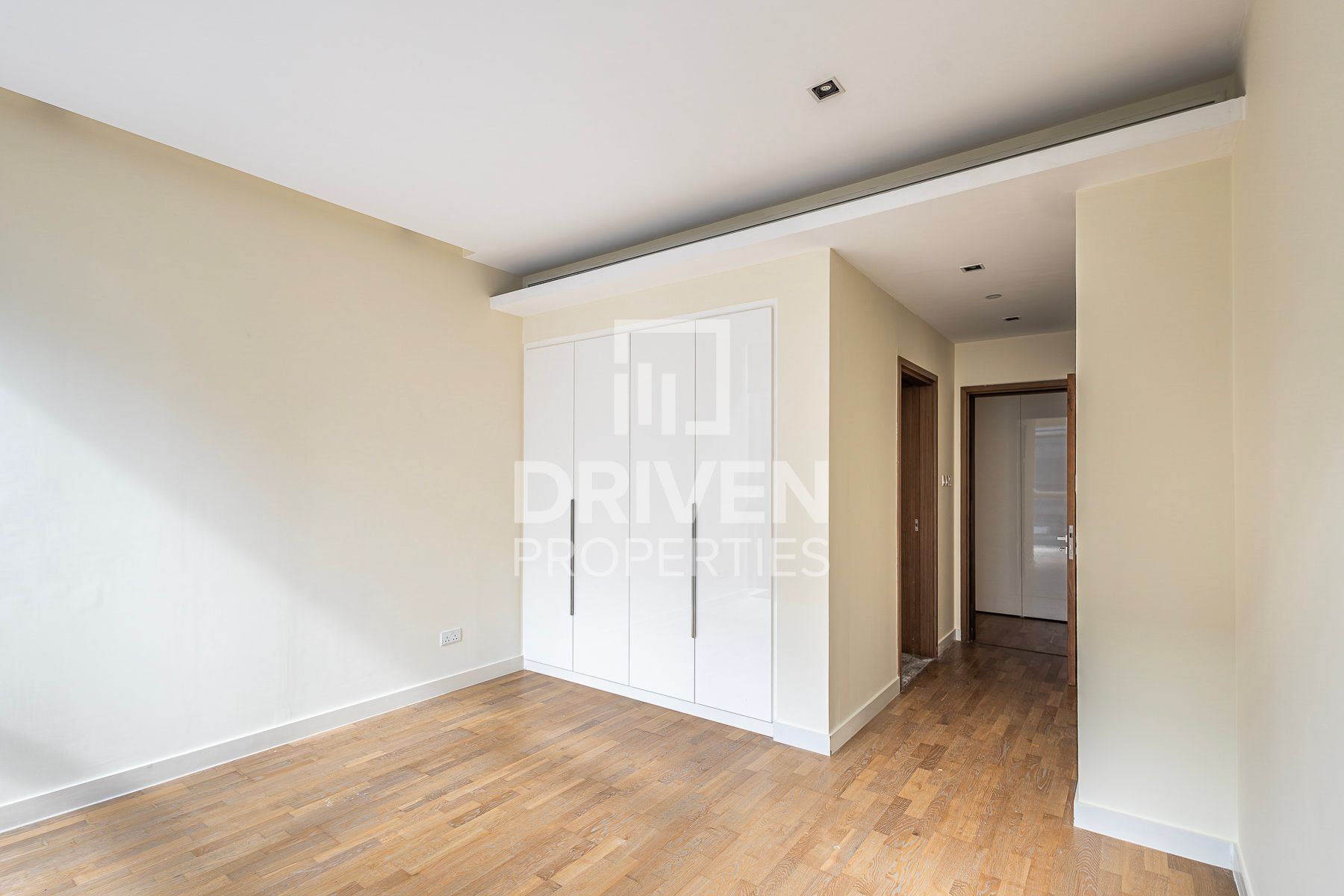 Ready to move in Great Location High Floor