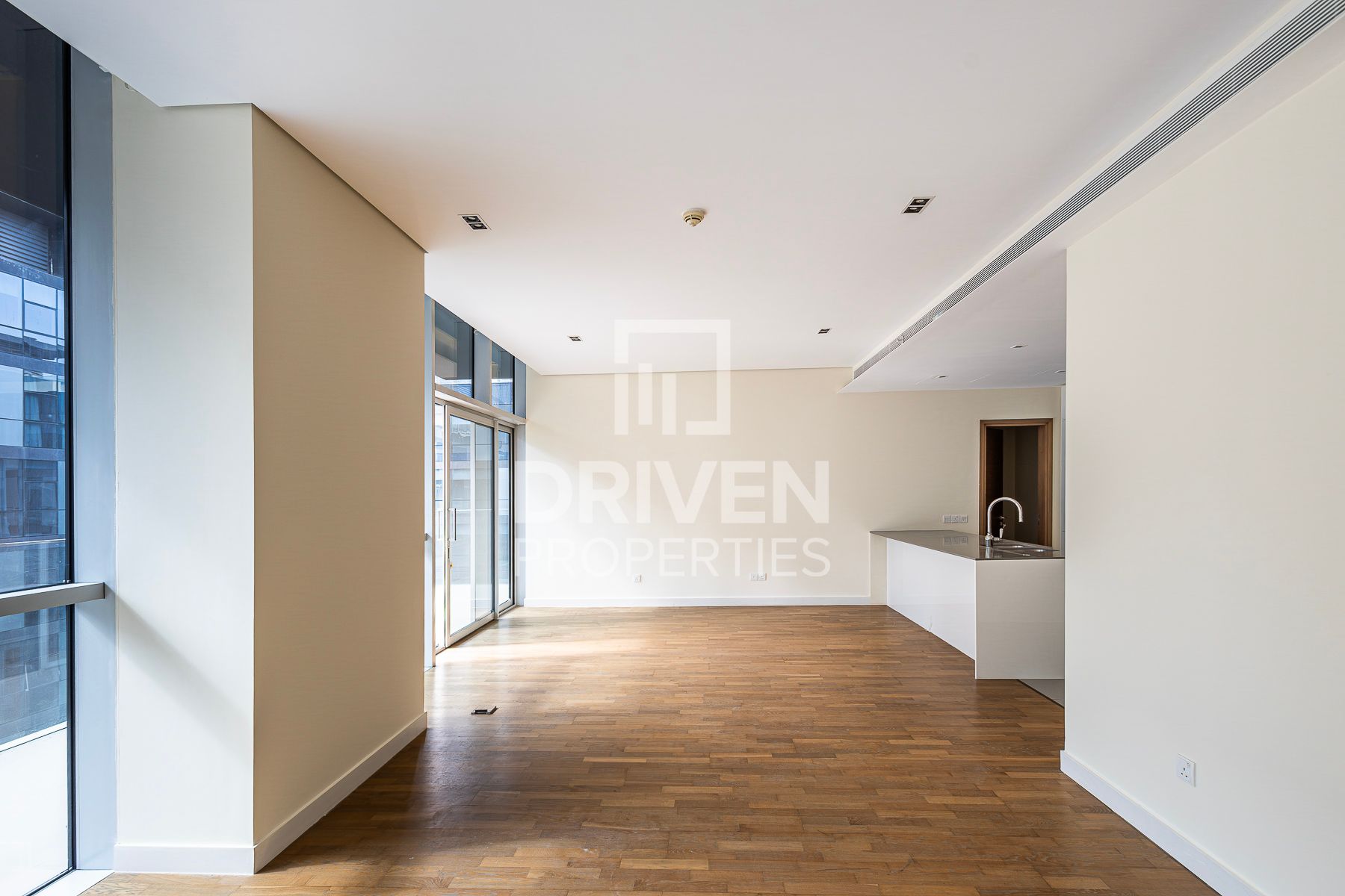 Ready to move in Great Location High Floor