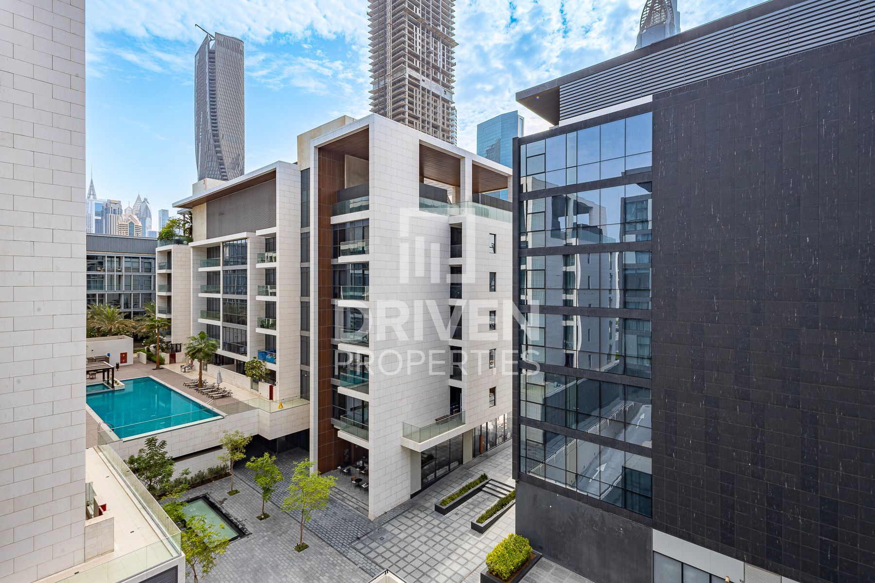 Ready to move in Great Location High Floor