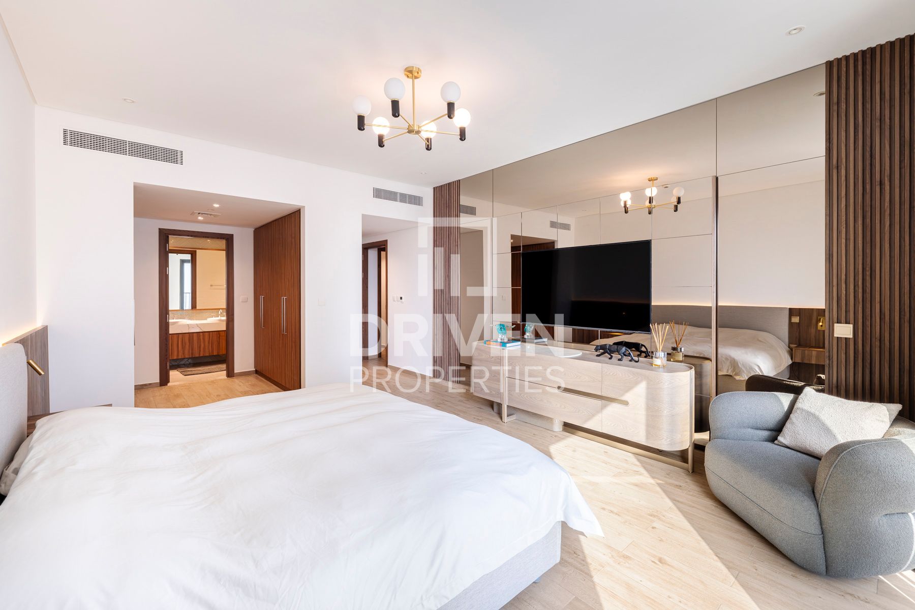 Top Floor Upgraded Corner Unit Vacant