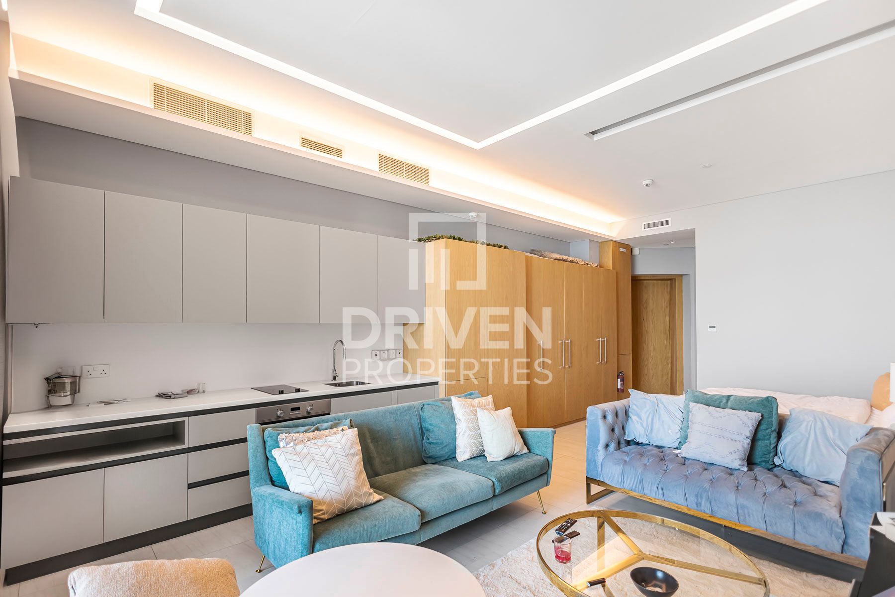 Modern Layout Furnished Best Location