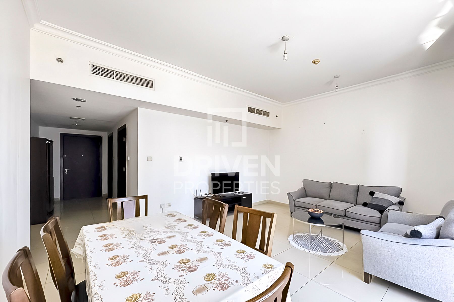 Furnished Ready to move in High Floor