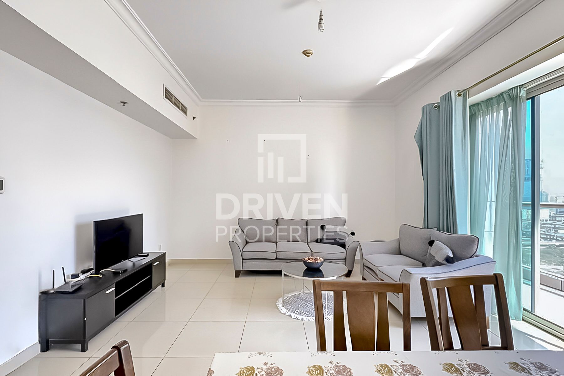 Furnished Ready to move in High Floor