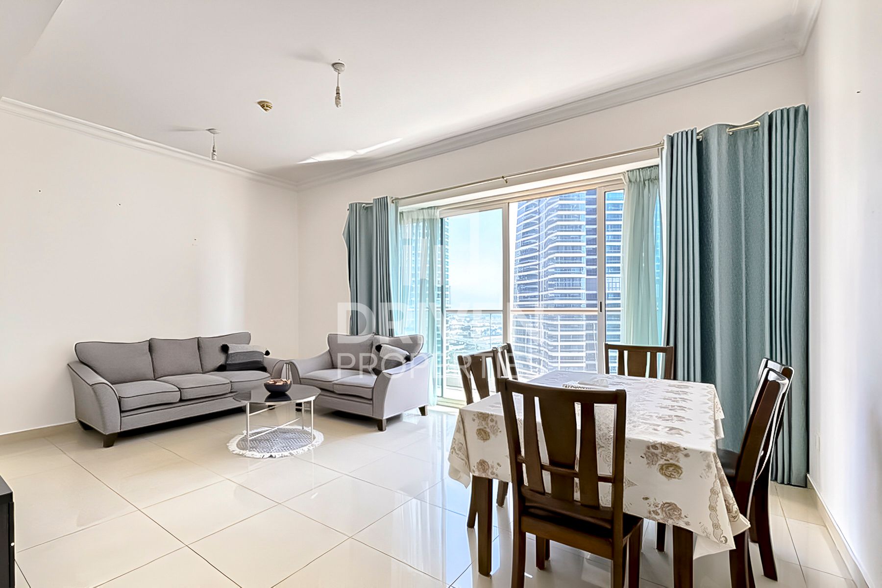 Furnished Ready to move in High Floor