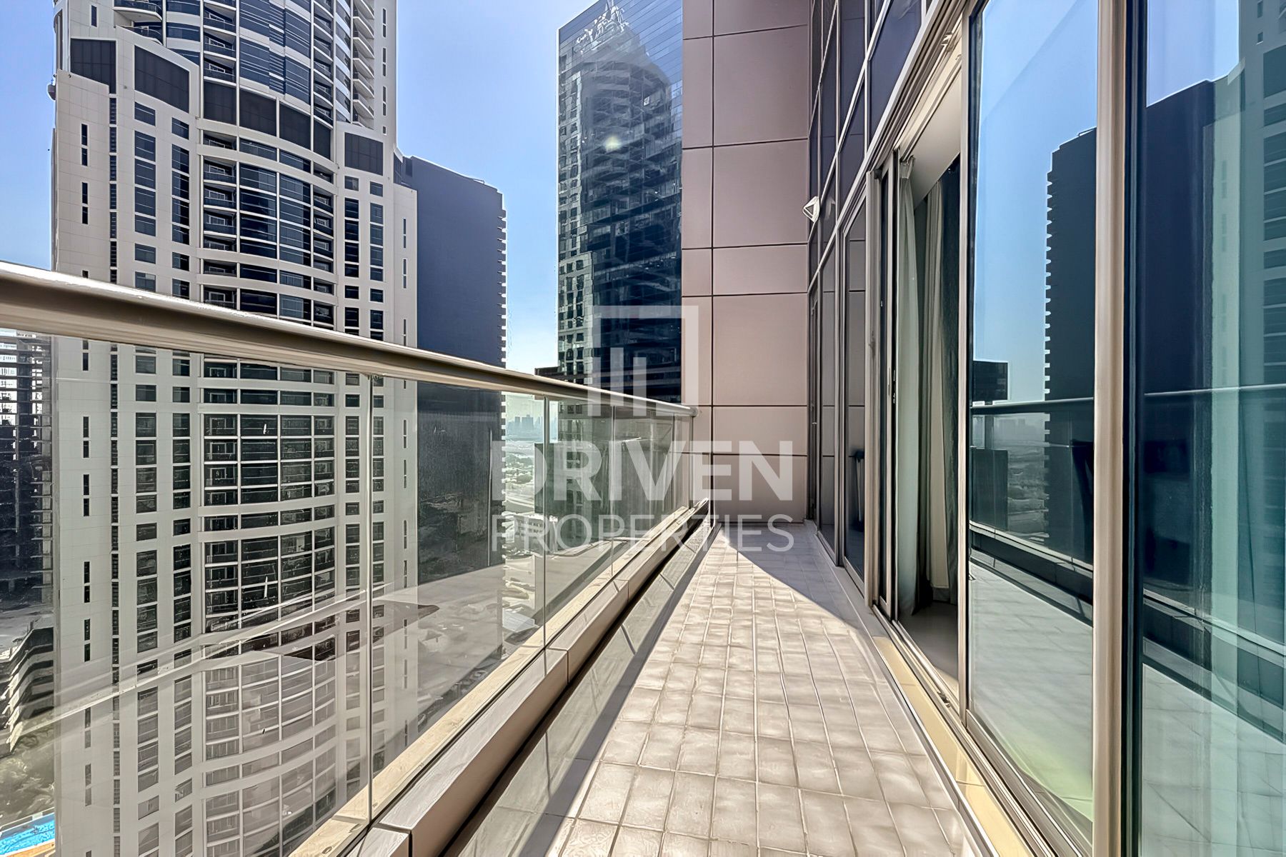 Furnished Ready to move in High Floor