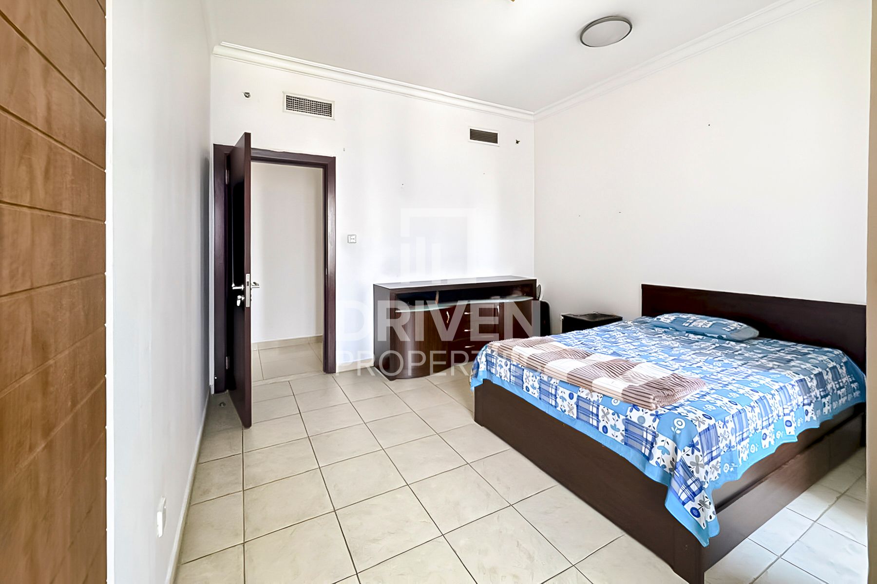 Furnished Ready to move in High Floor