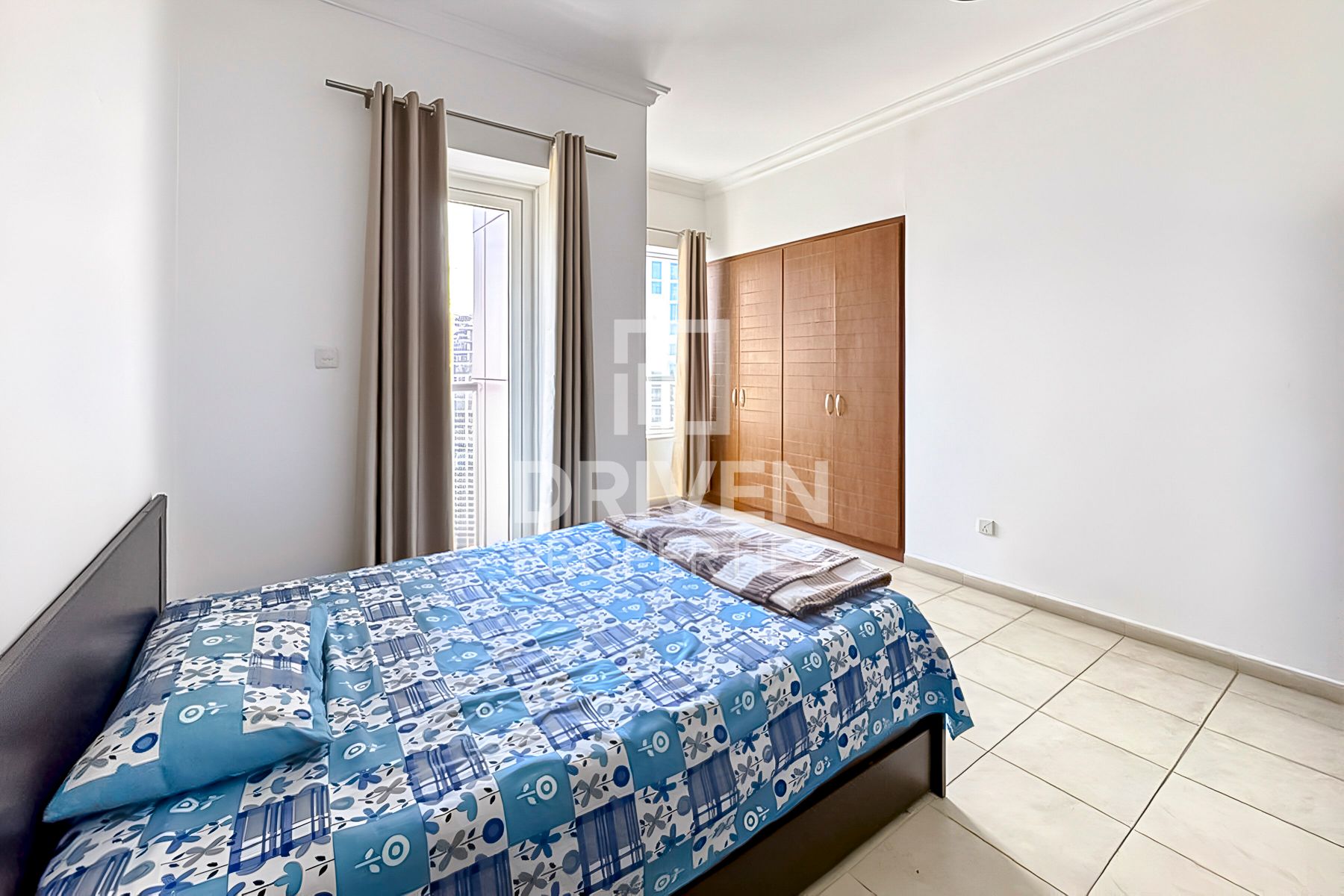 Furnished Ready to move in High Floor