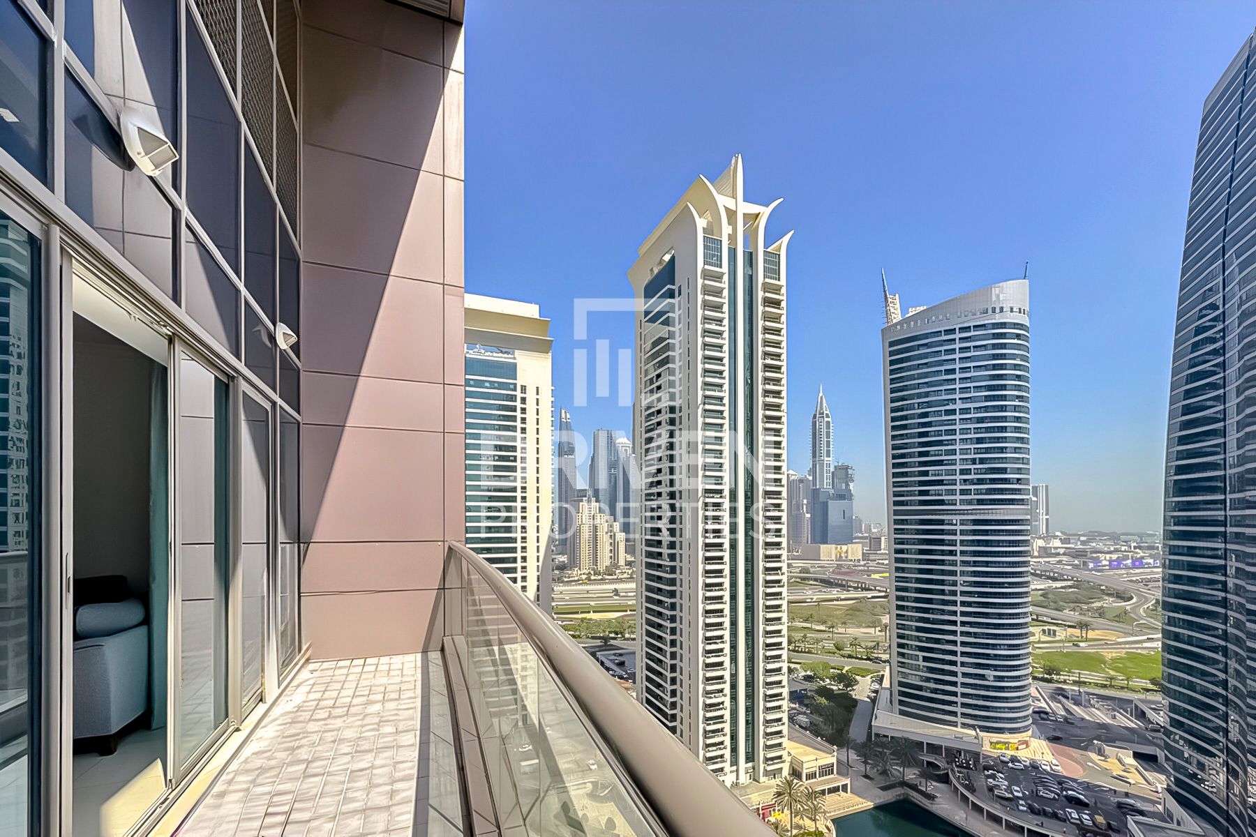 Furnished Ready to move in High Floor