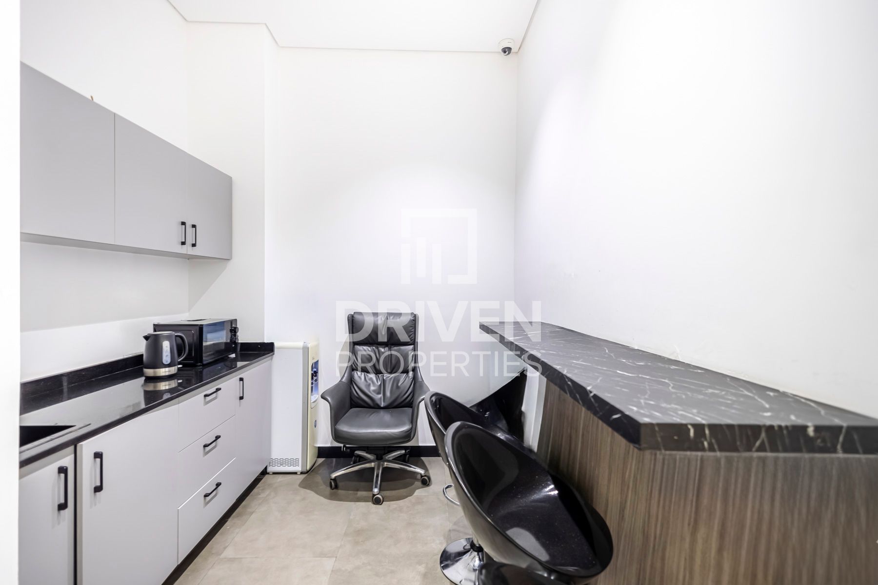 Prime Location Unique Layout Furnished