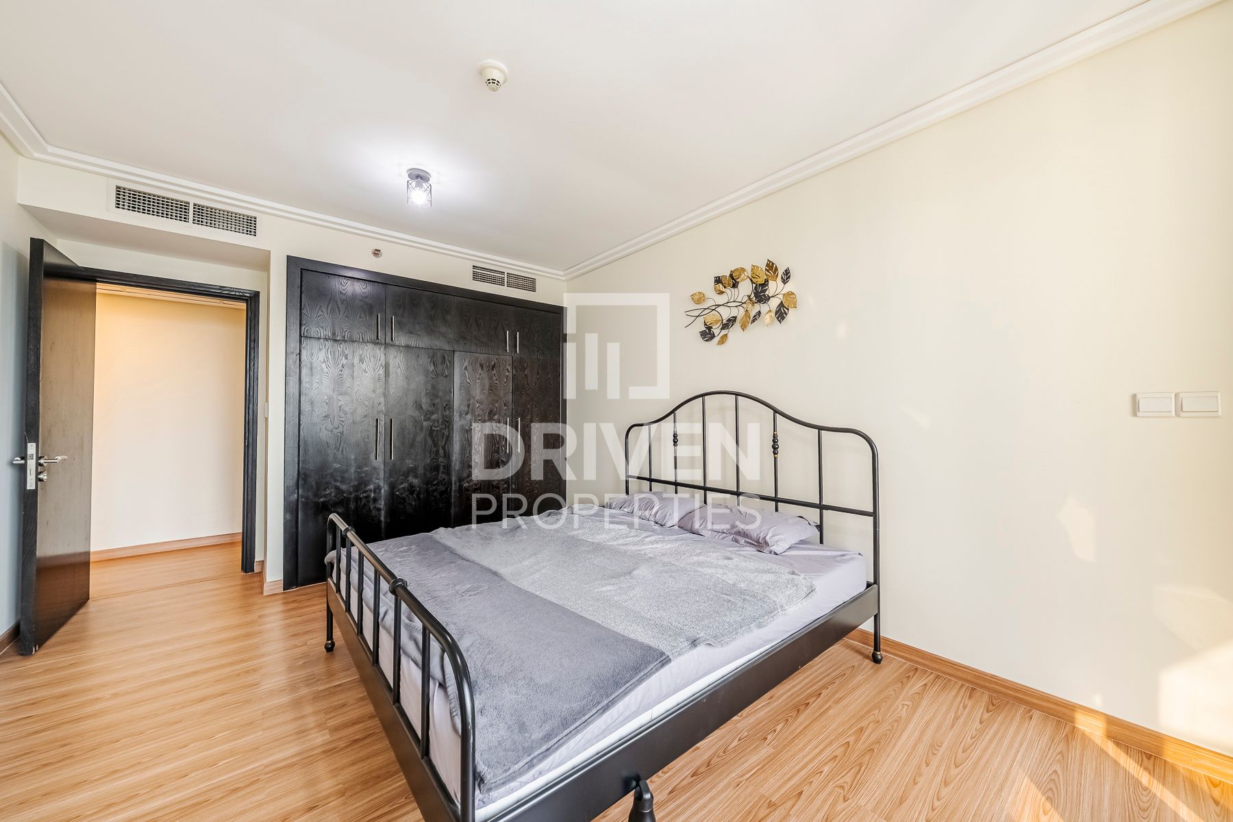 Vacant on Transfer Lake View Upgraded