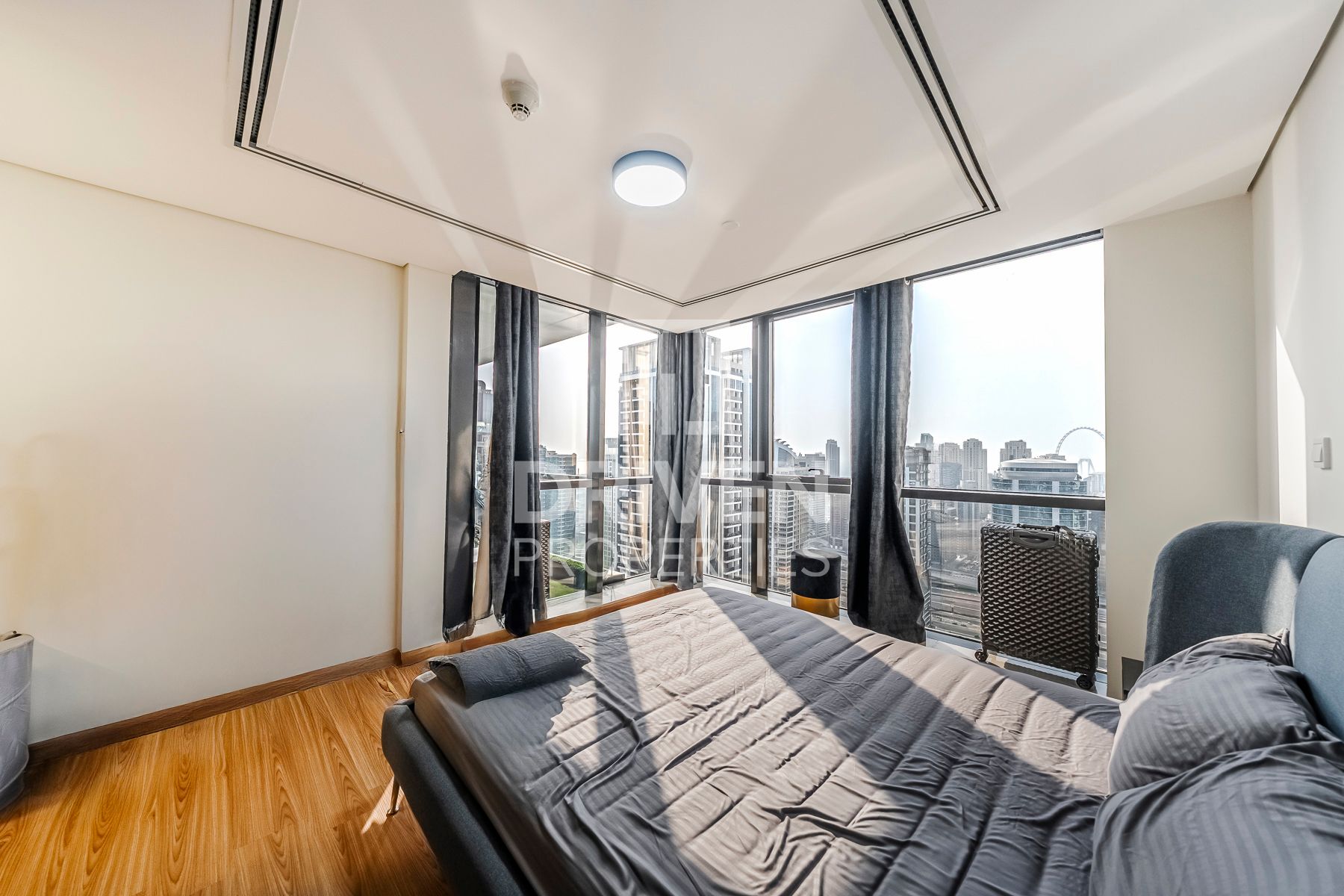 Vacant on Transfer Lake View Upgraded