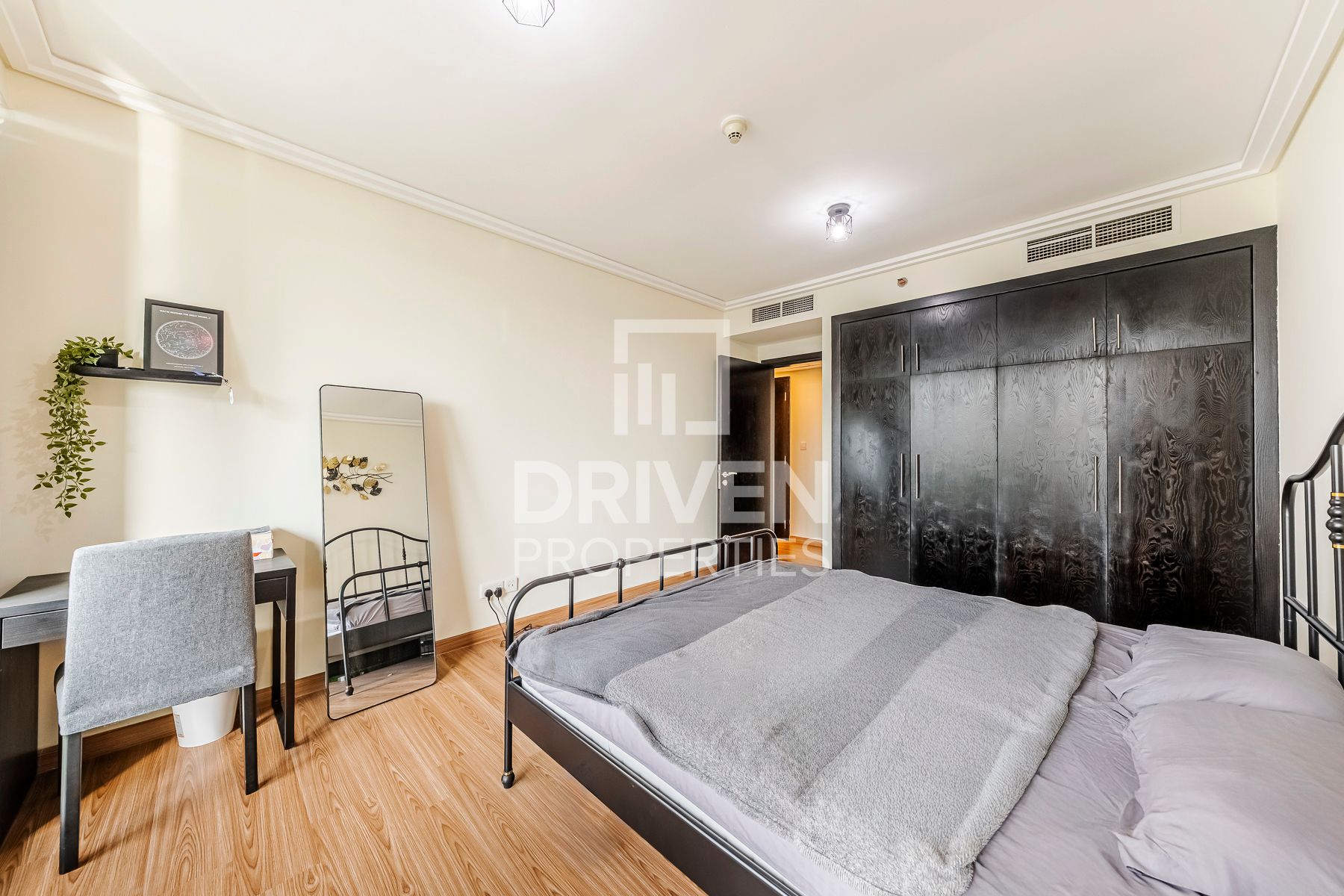 Vacant on Transfer Lake View Upgraded