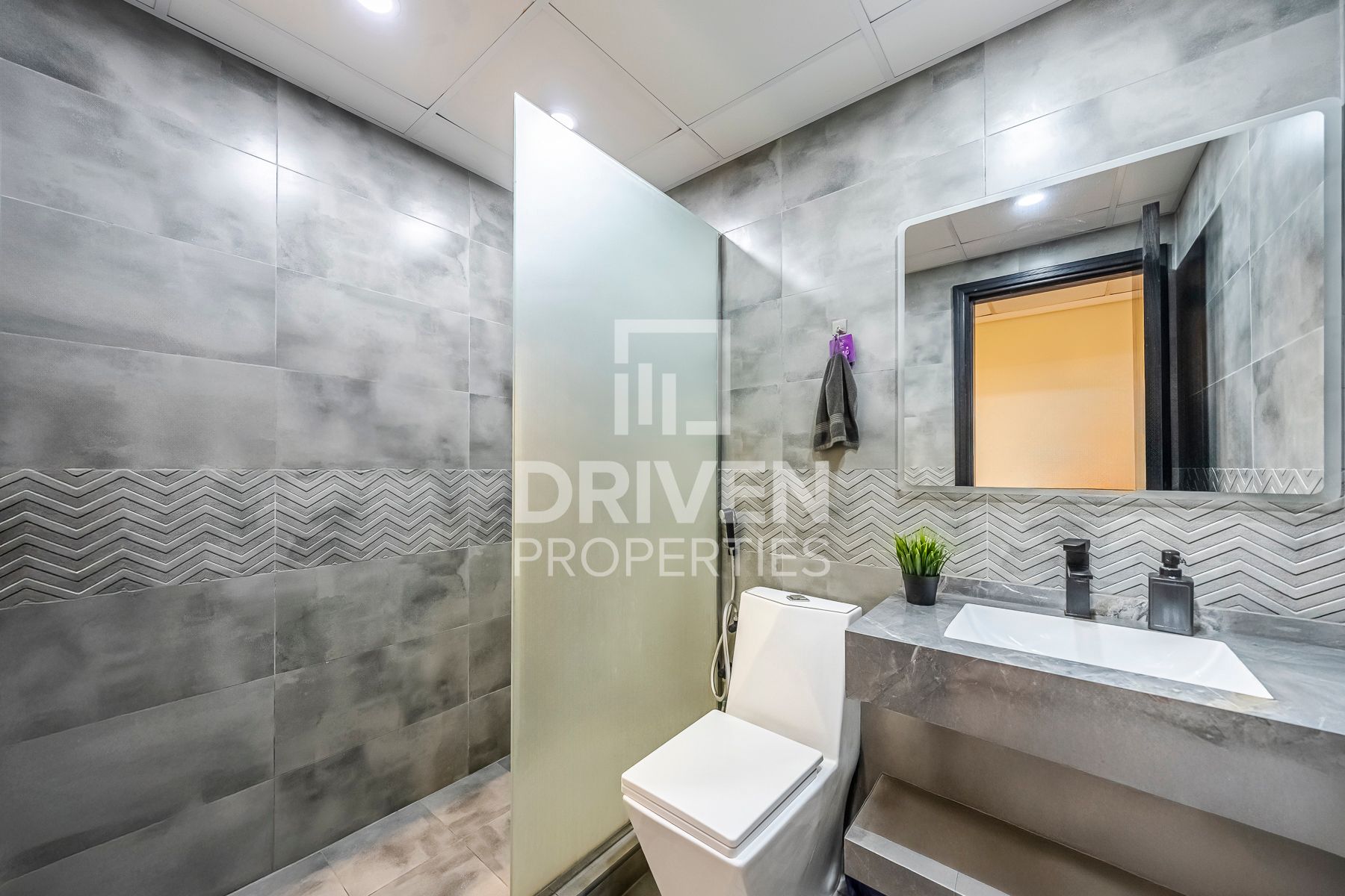 Vacant on Transfer Lake View Upgraded