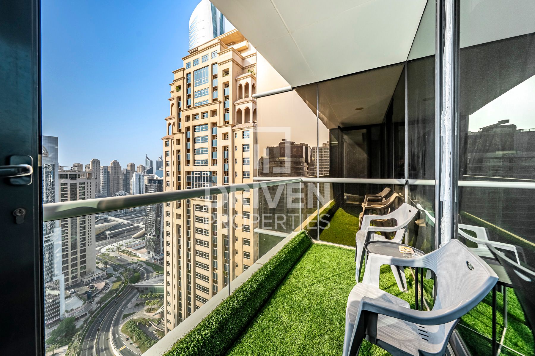 Vacant on Transfer Lake View Upgraded