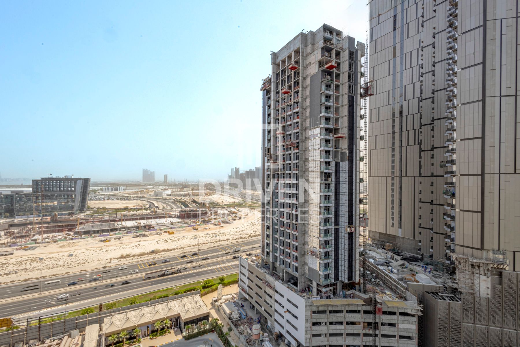 Expansive Unit Fully Furnished Great Location