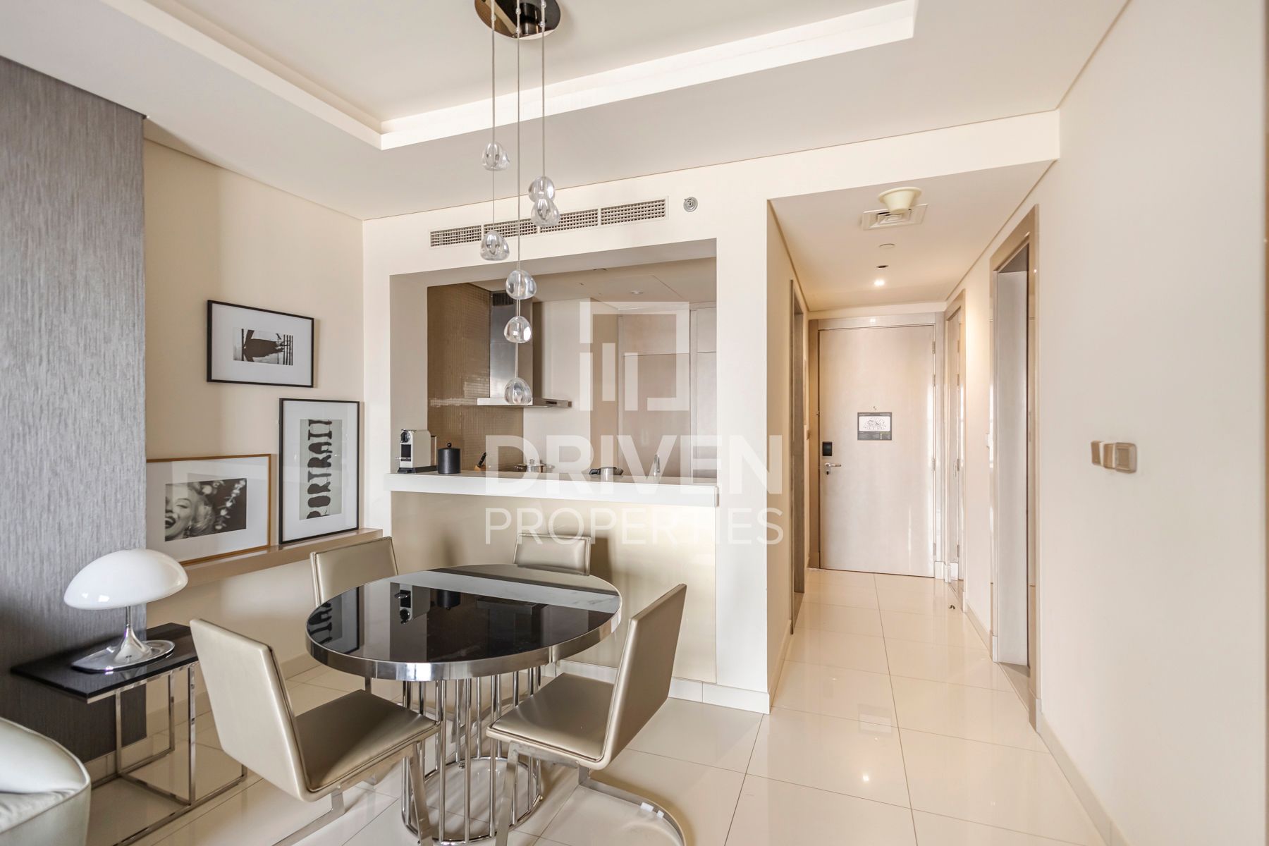 Expansive Unit Fully Furnished Great Location