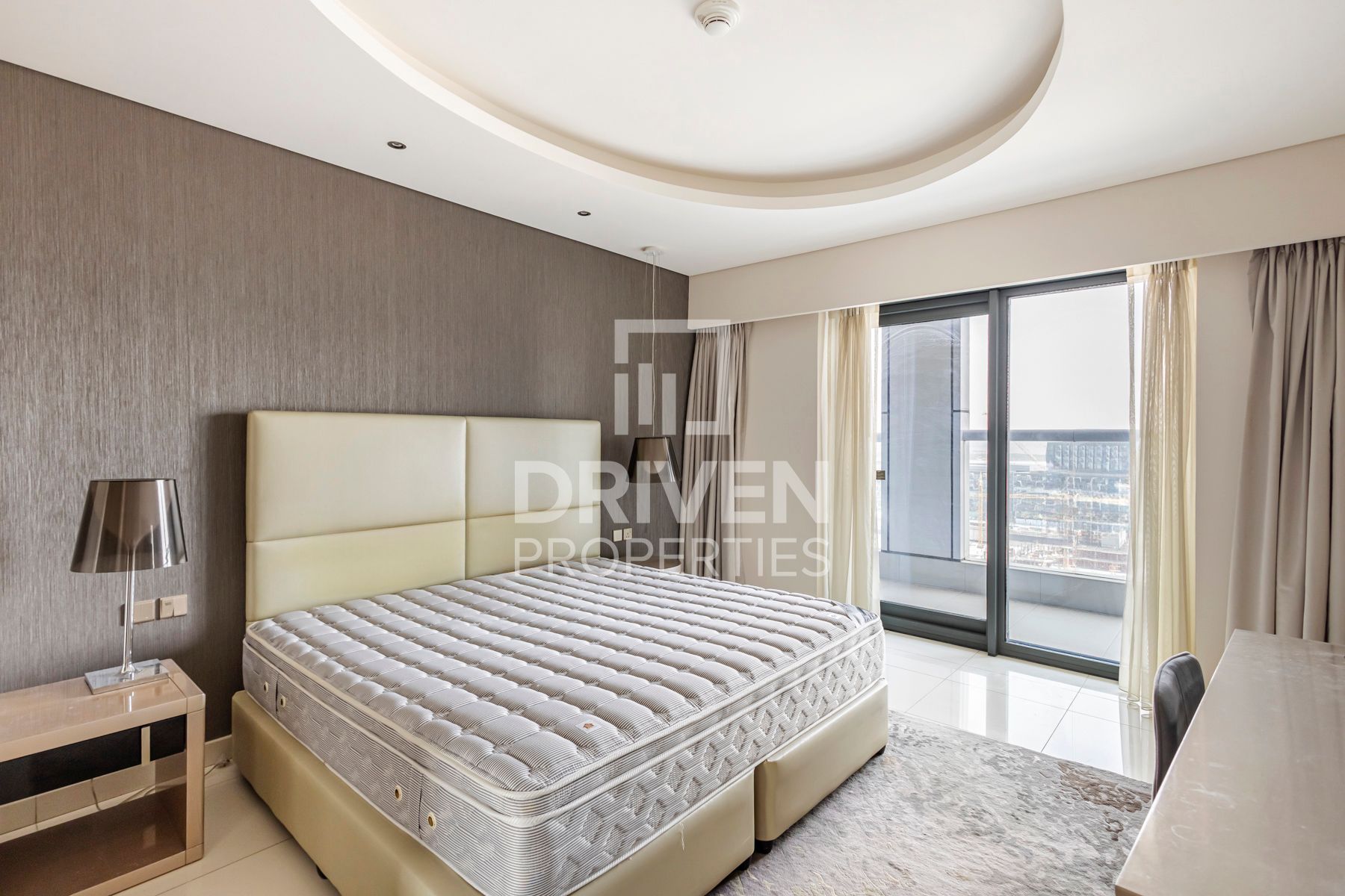 Expansive Unit Fully Furnished Great Location