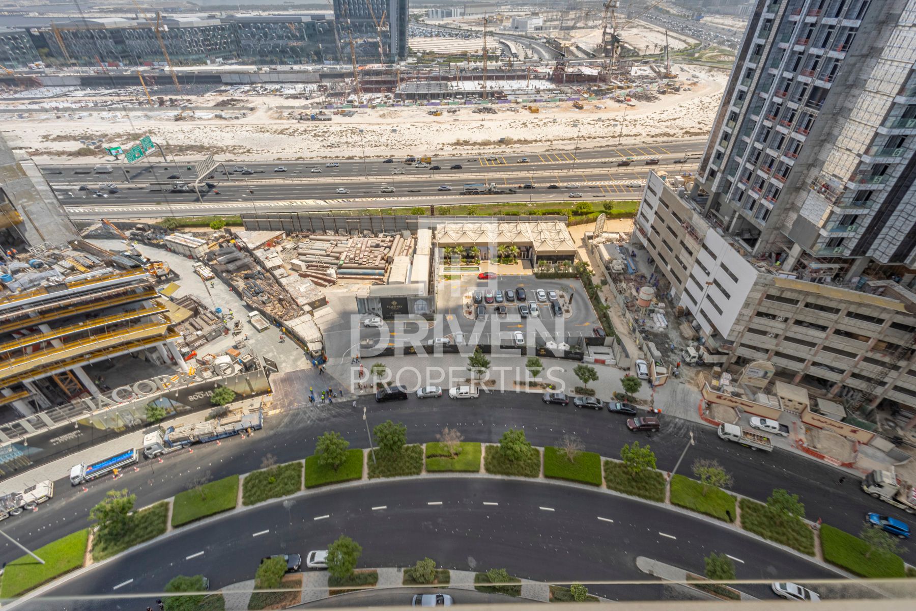 Expansive Unit Fully Furnished Great Location