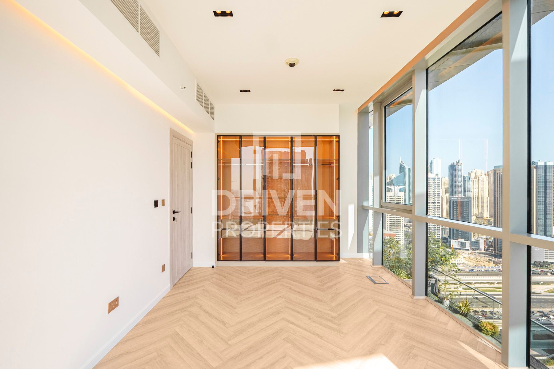 Premium Location Spacious Layout Lake View