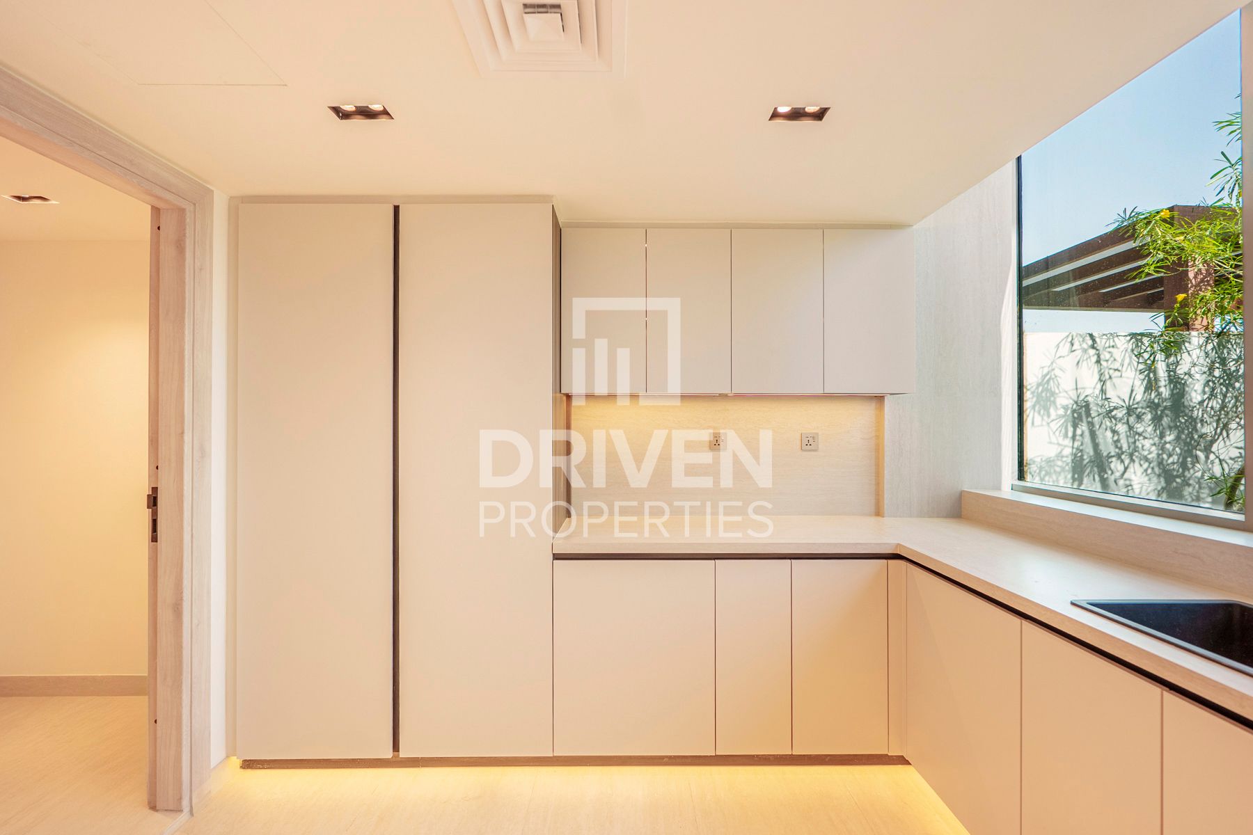 Premium Location Spacious Layout Lake View