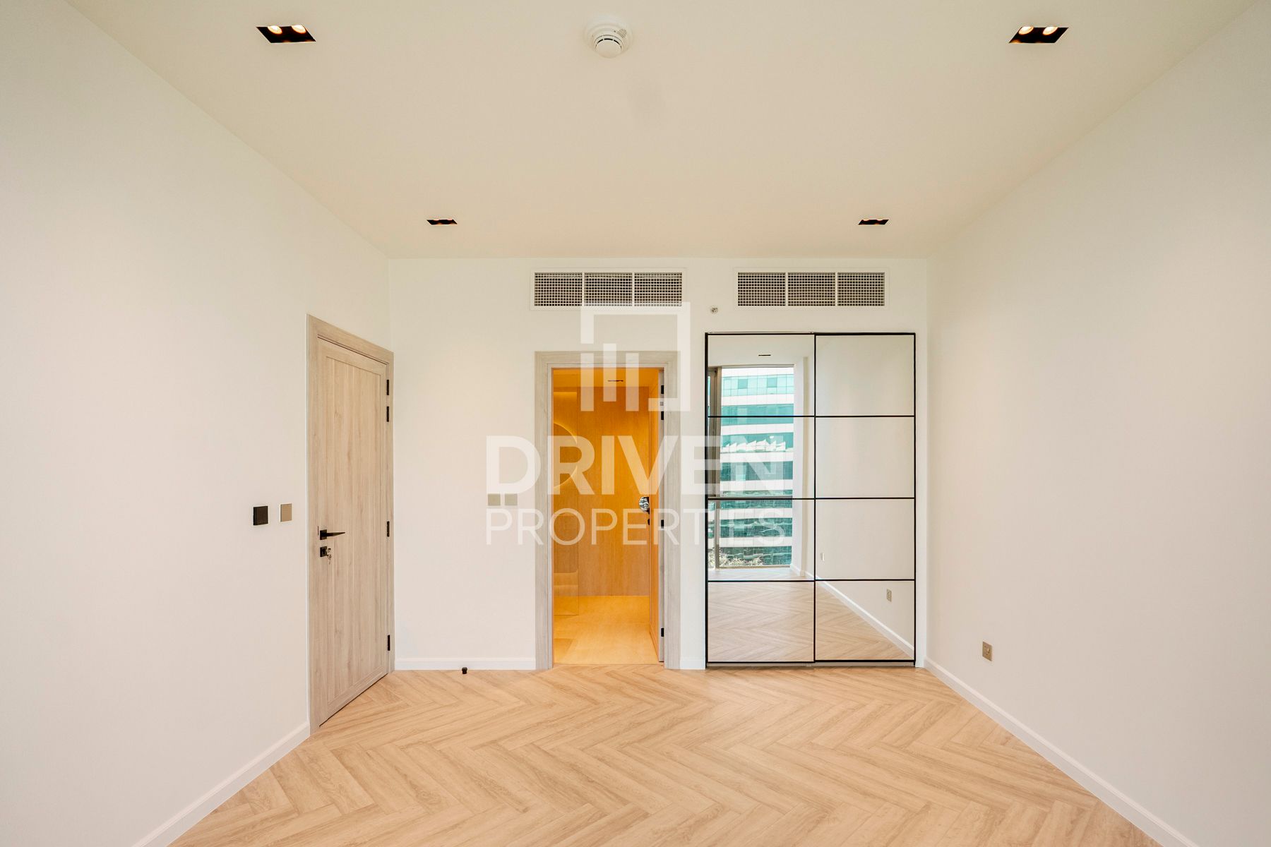 Premium Location Spacious Layout Lake View