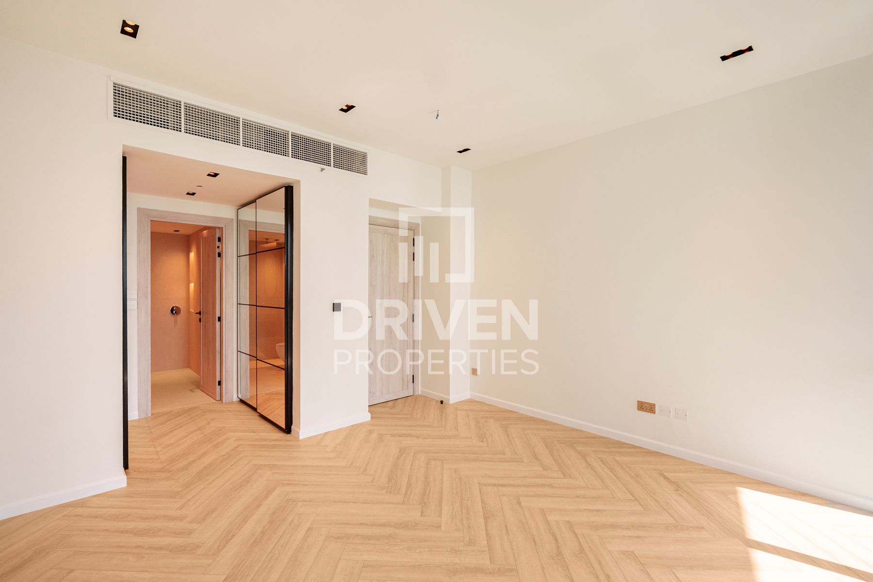 Premium Location Spacious Layout Lake View