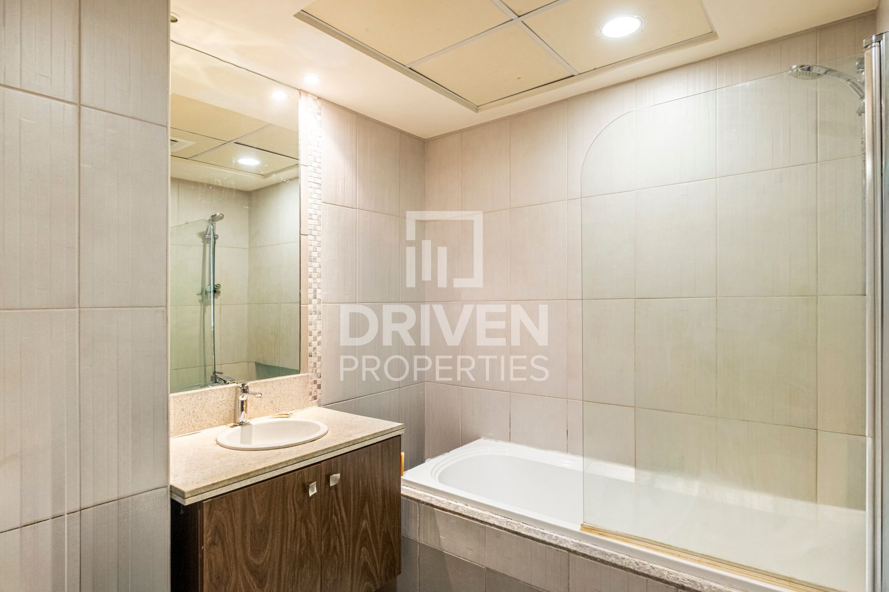 Spacious Layout Rented Great Investment