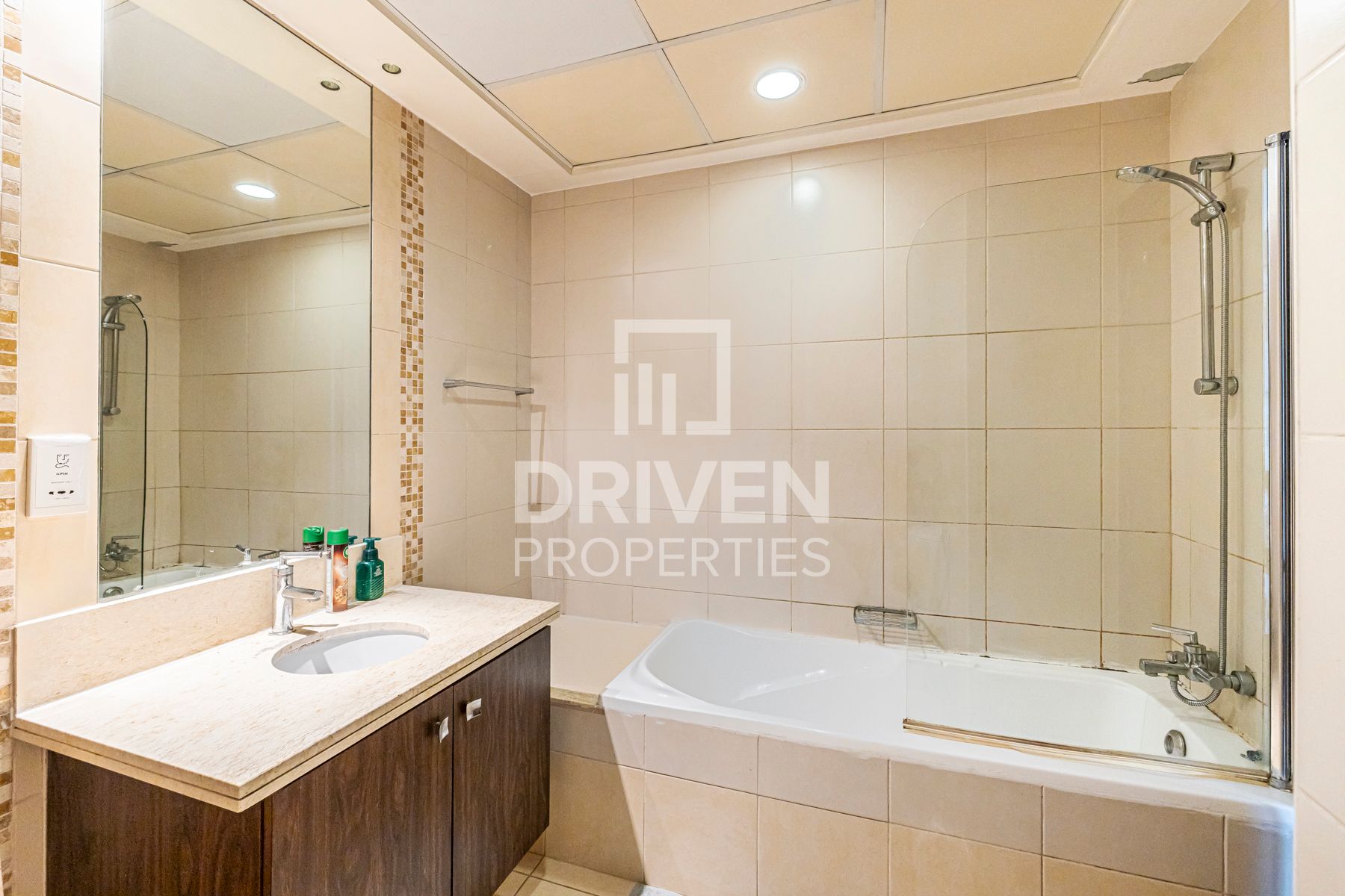 Spacious Layout Rented Great Investment