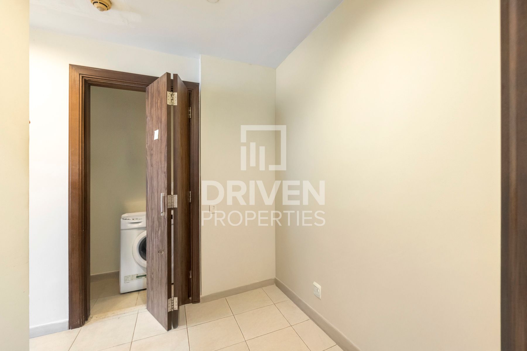 Spacious Layout Rented Great Investment