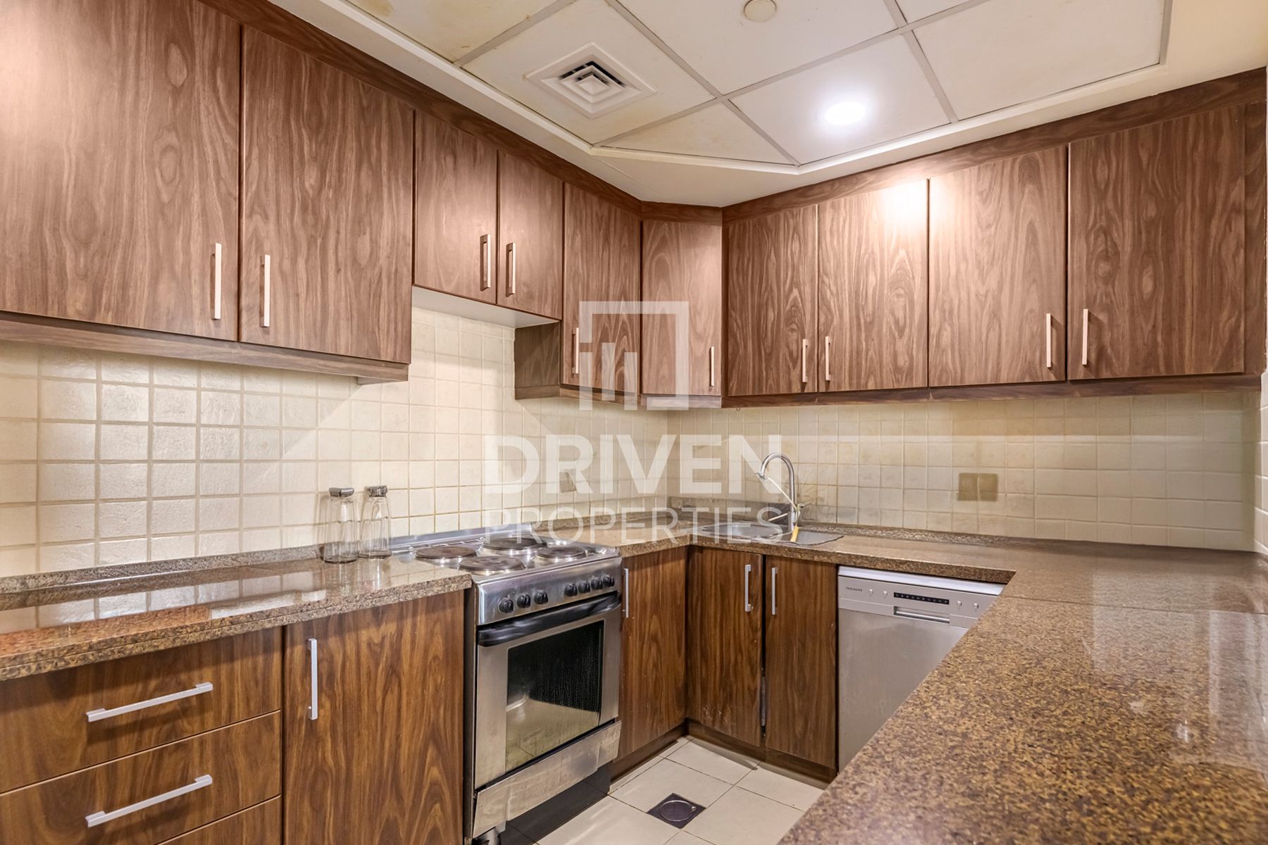 Spacious Layout Rented Great Investment