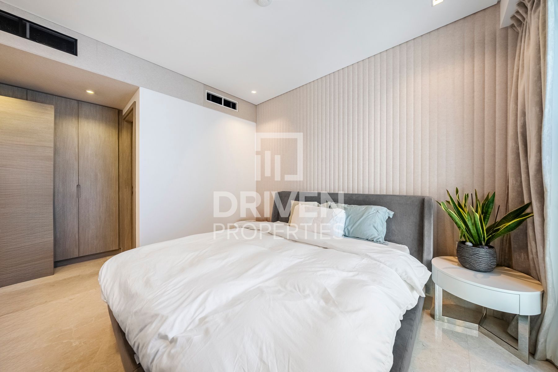 Amazing Burj Khalifa View Central Location