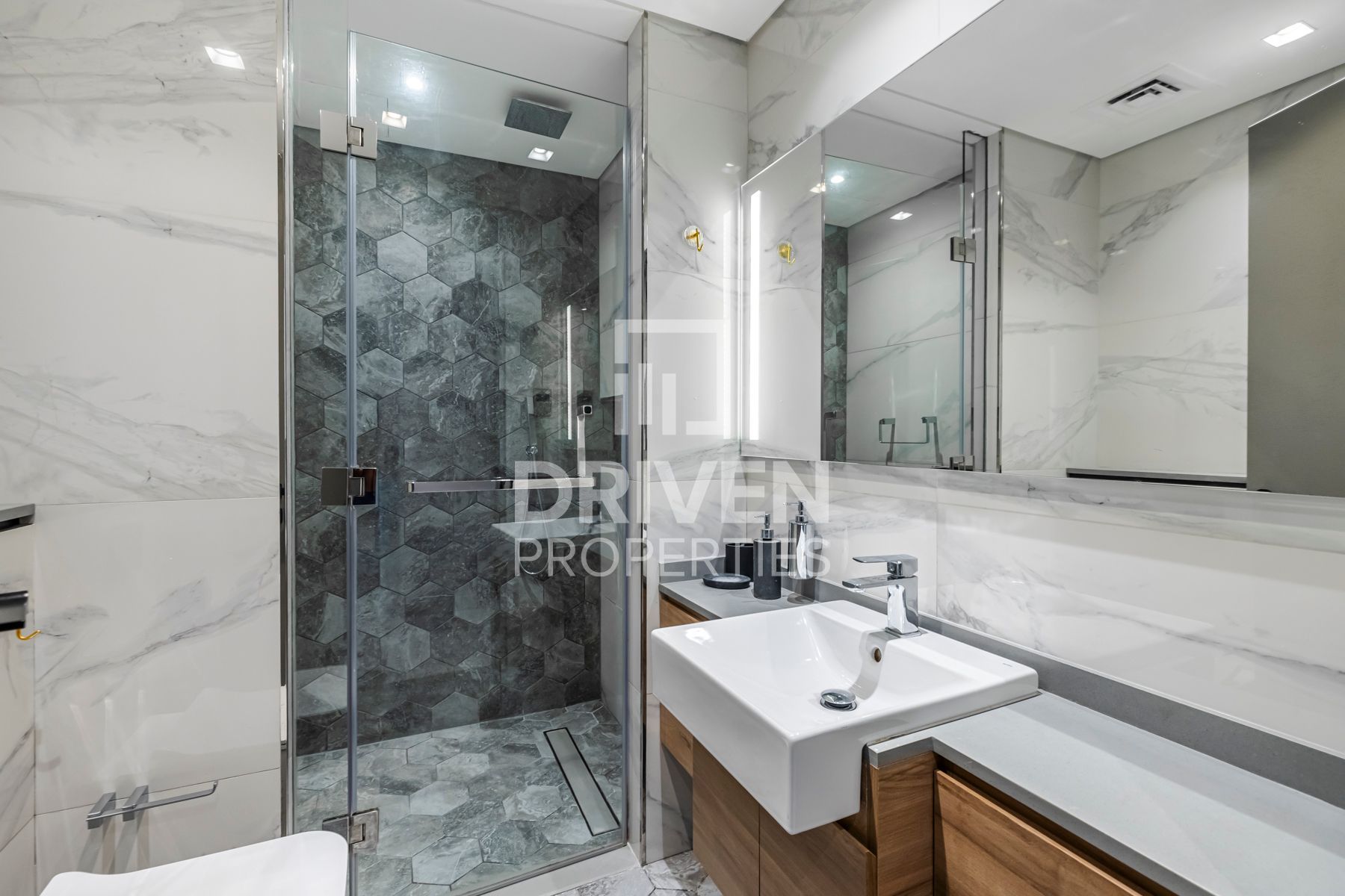 Distinctive Unit Desirable Location Vacant