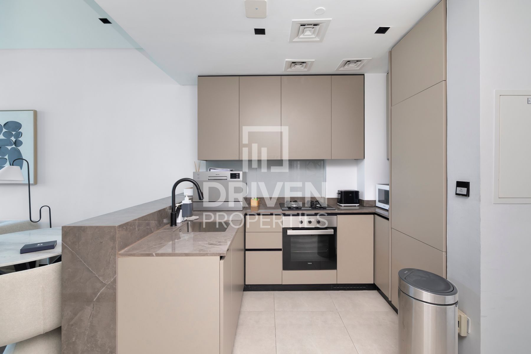 Fully Furnished Mid Floor Ready to Move in