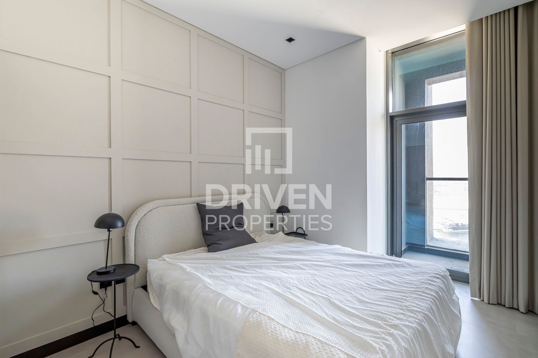 Fully Furnished Mid Floor Ready to Move in