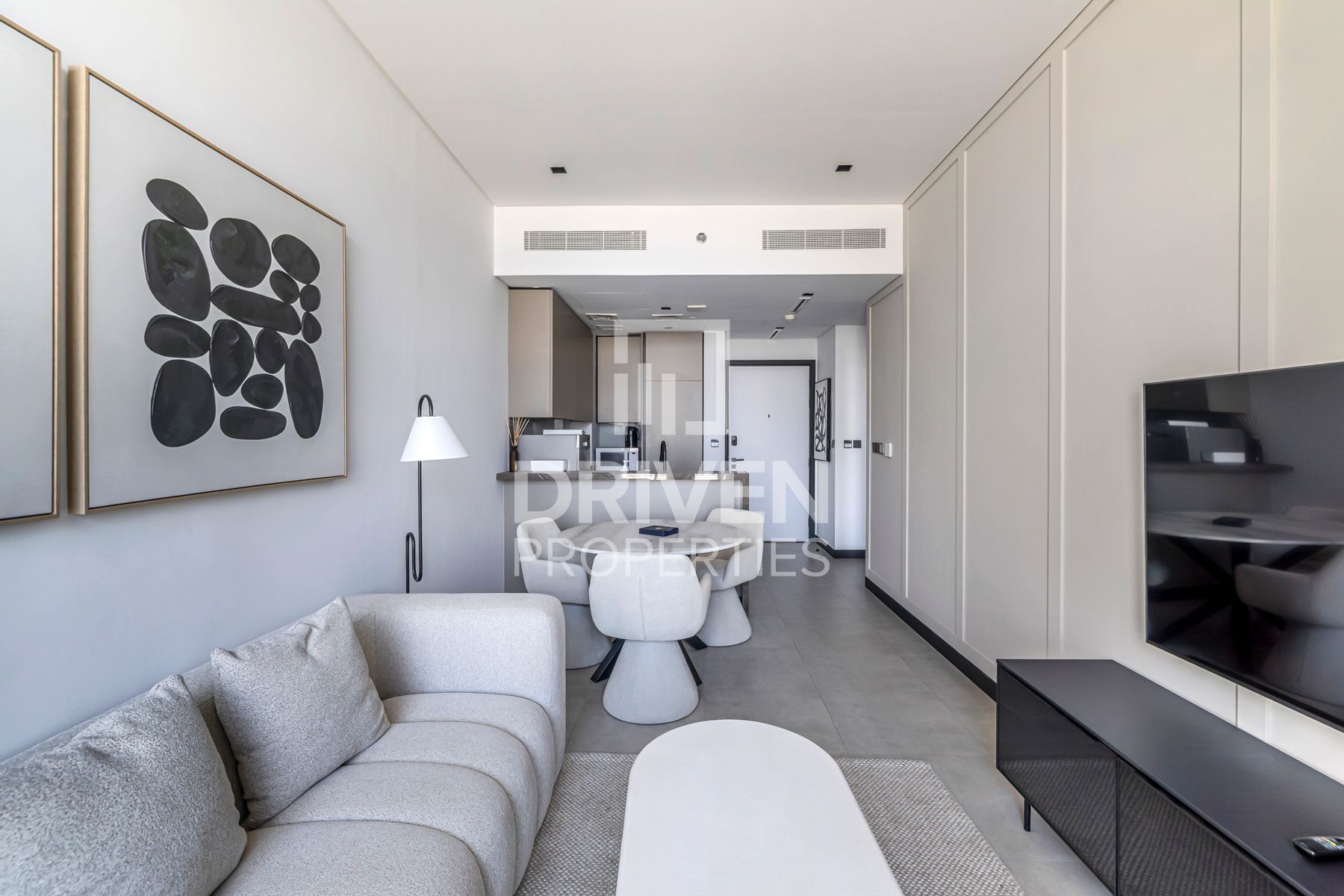 Fully Furnished Mid Floor Ready to Move in