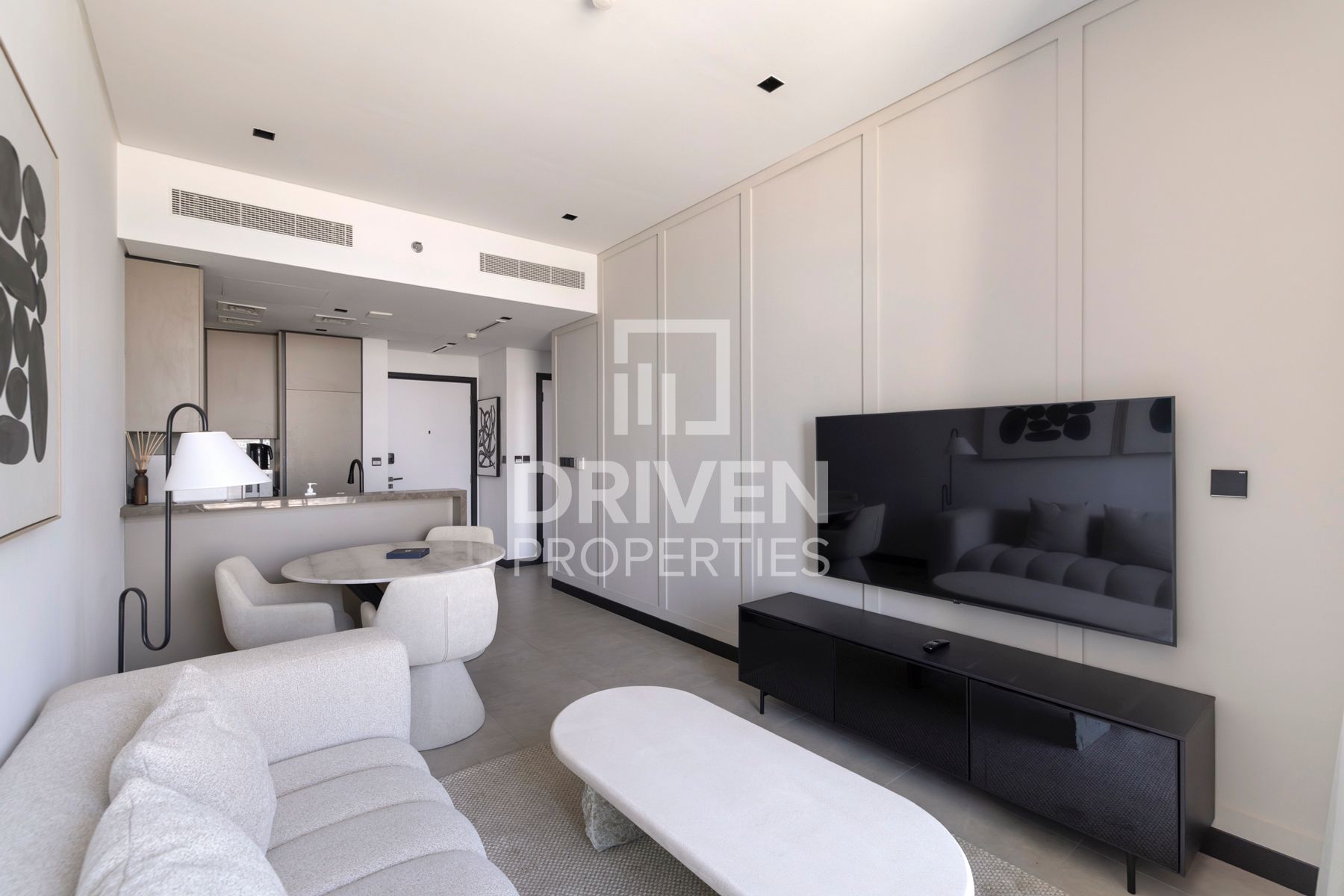 Fully Furnished Mid Floor Ready to Move in